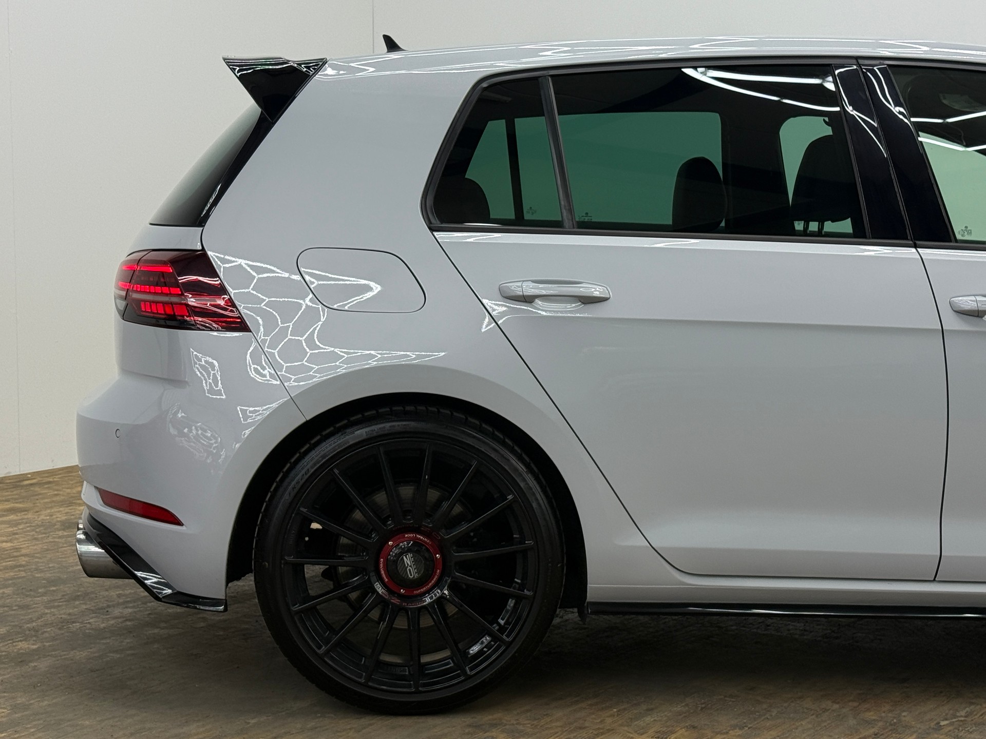 VW Golf 2.0 TSI R 4Motion DSG-image-15