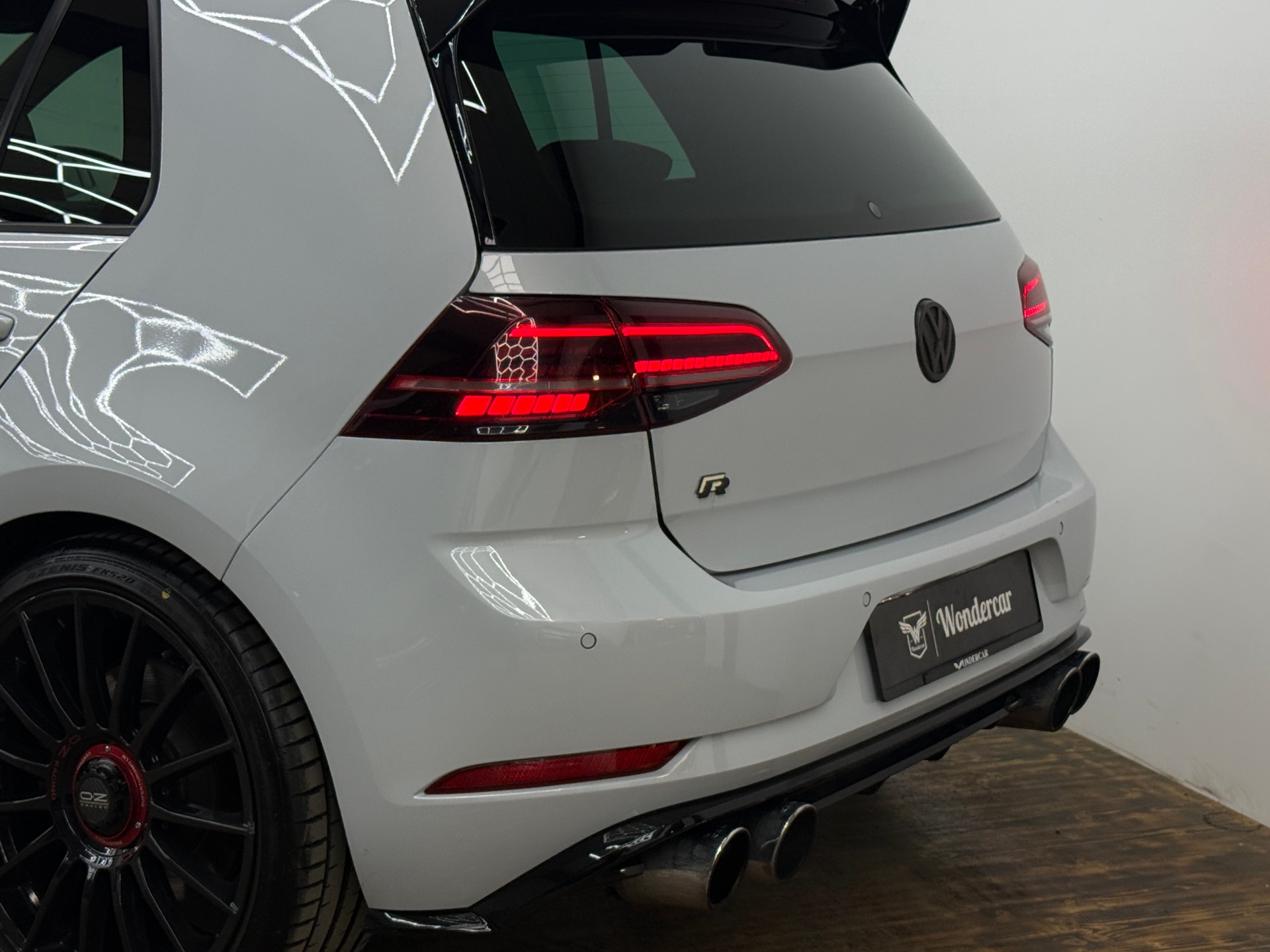 VW Golf 2.0 TSI R 4Motion DSG-image-10