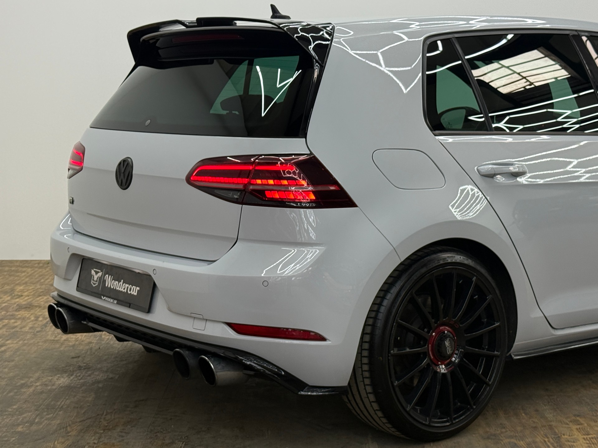 VW Golf 2.0 TSI R 4Motion DSG-image-13