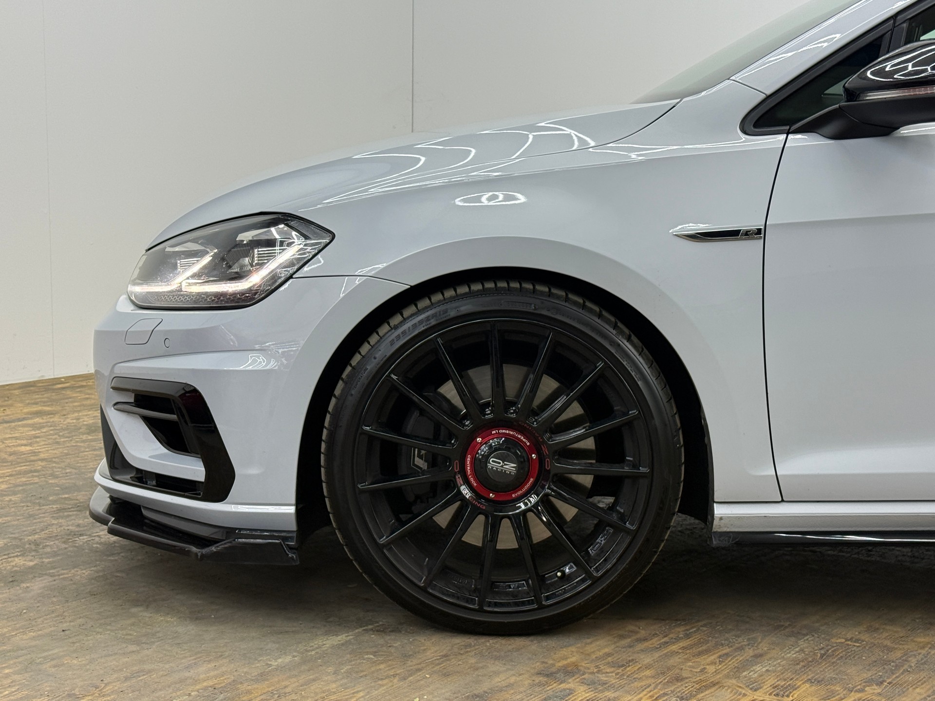 VW Golf 2.0 TSI R 4Motion DSG-image-6