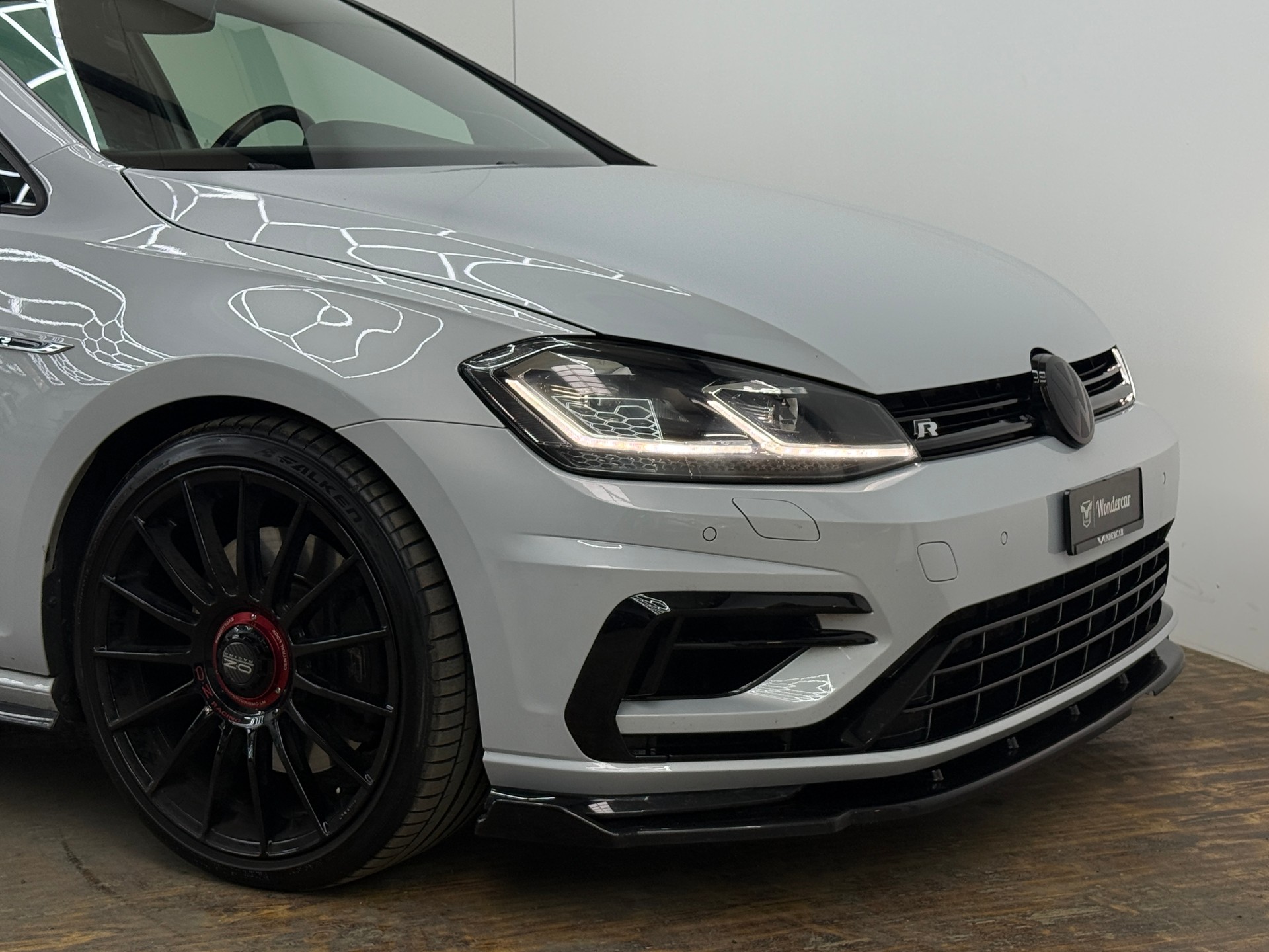 VW Golf 2.0 TSI R 4Motion DSG-image-1