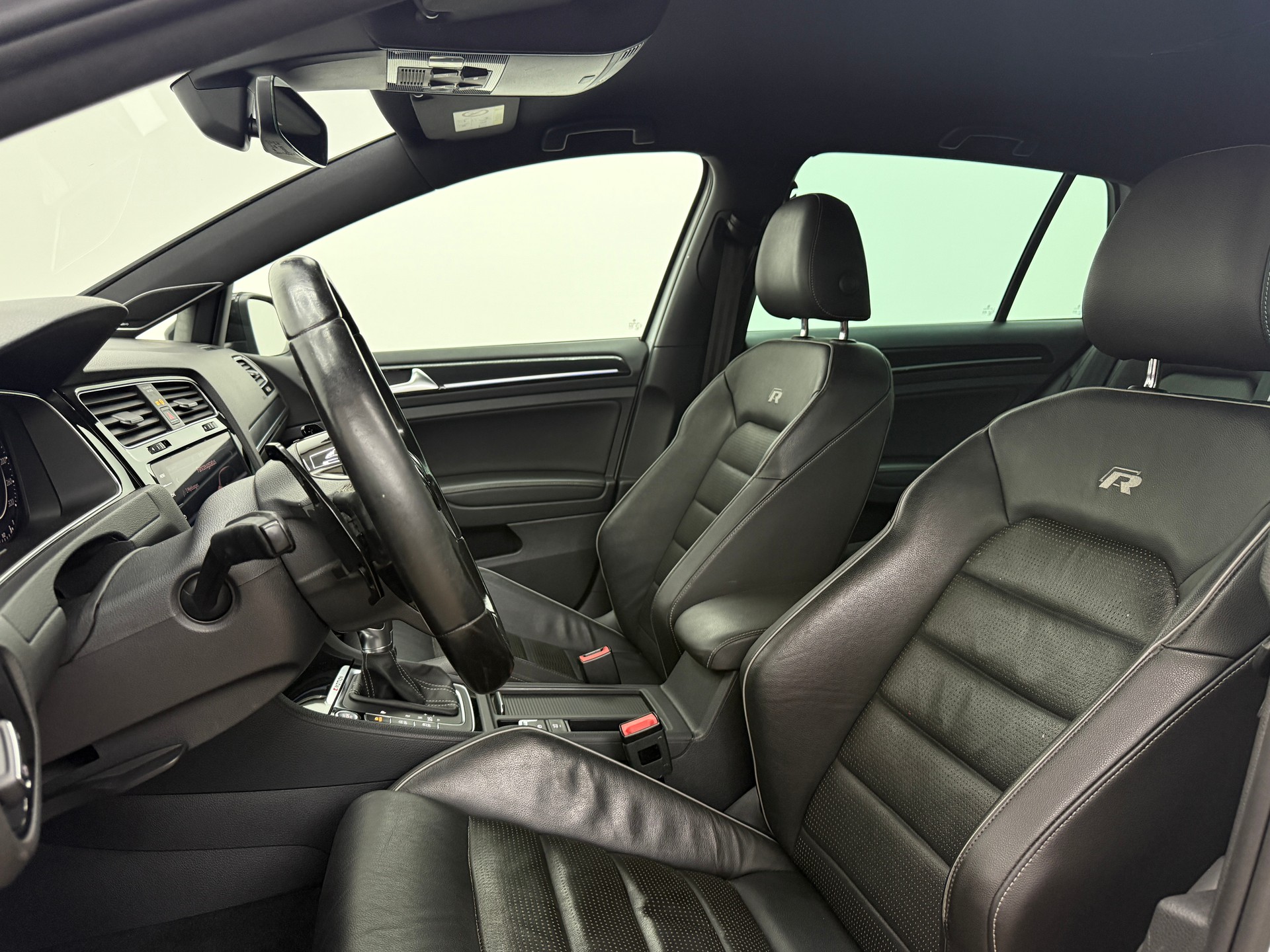 VW Golf 2.0 TSI R 4Motion DSG-image-19