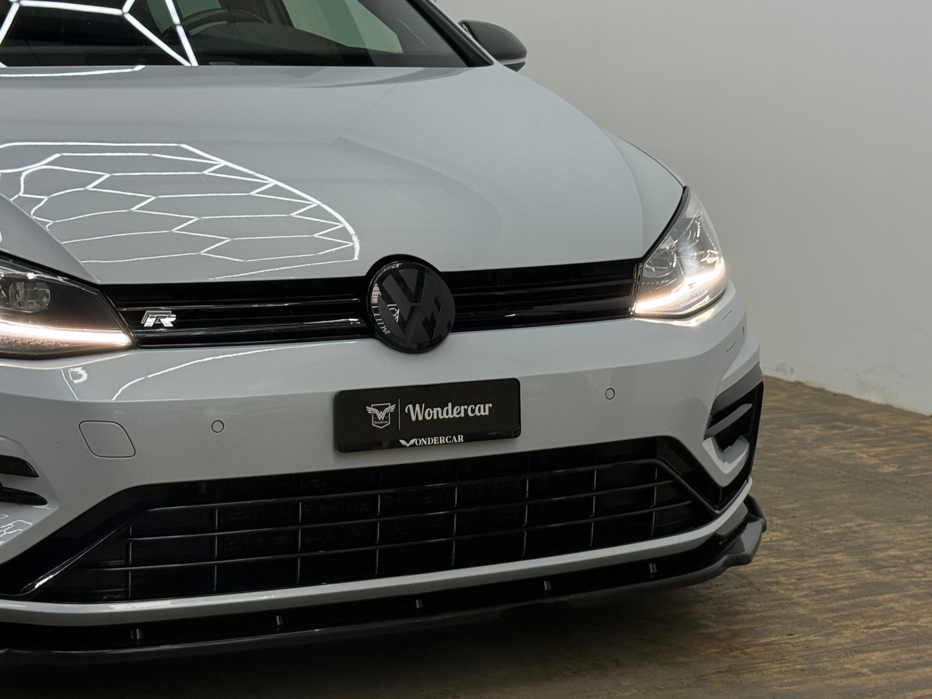 VW Golf 2.0 TSI R 4Motion DSG-image-2