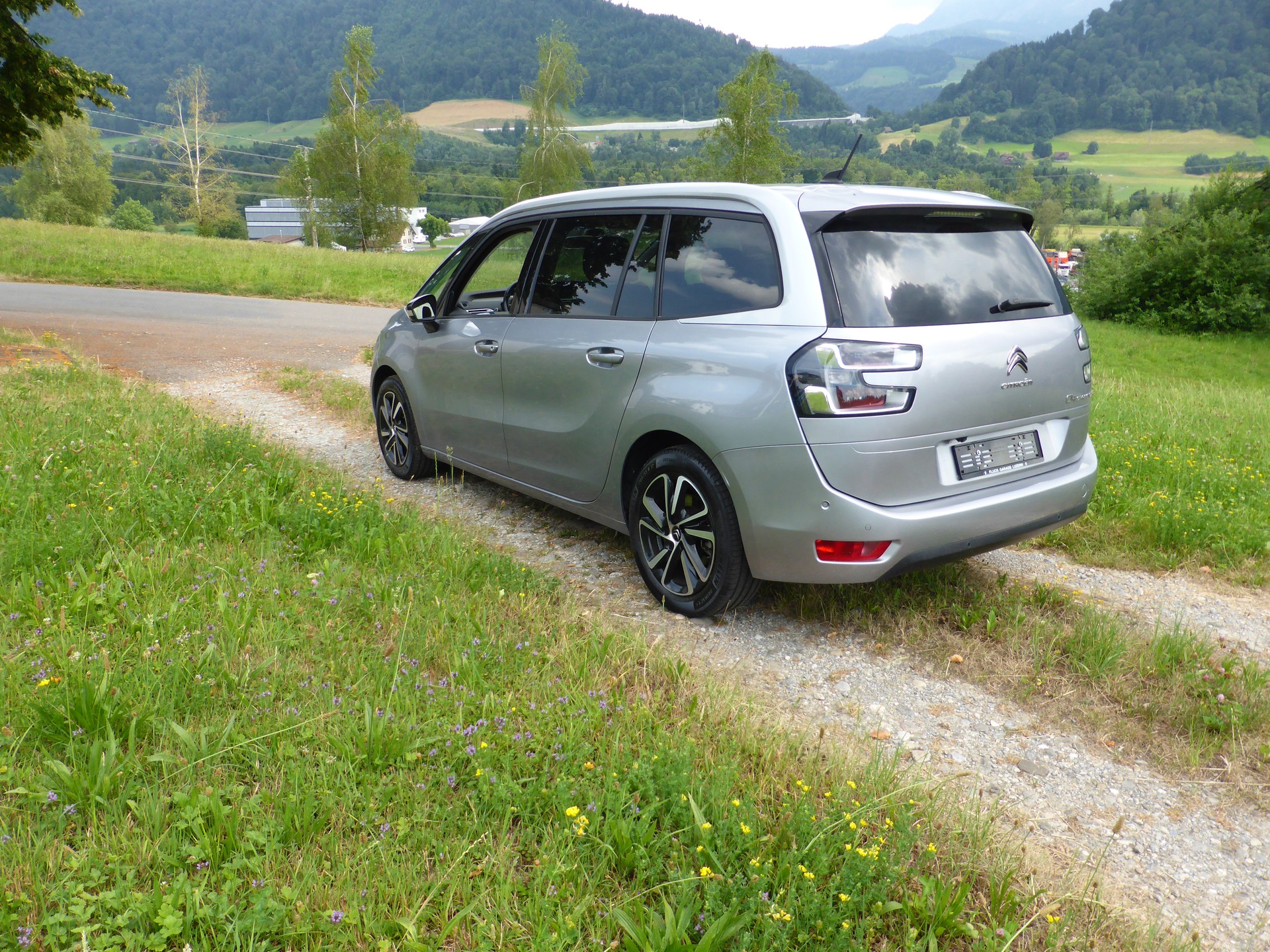 CITROEN Grand C4 Spacetourer 1.5 BlueHDi Shine EAT8-image-2