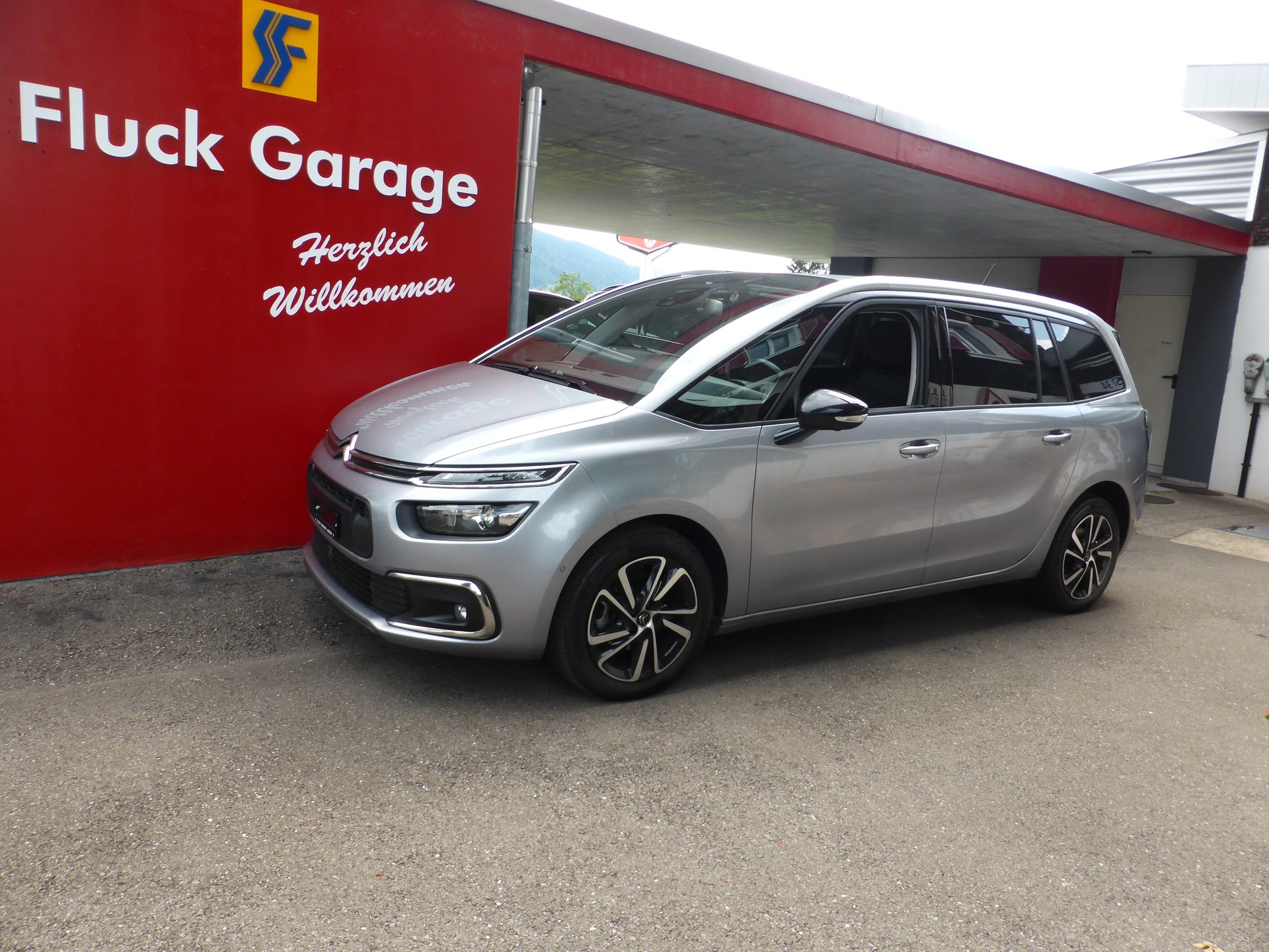 CITROEN Grand C4 Spacetourer 1.5 BlueHDi Shine EAT8-image-0