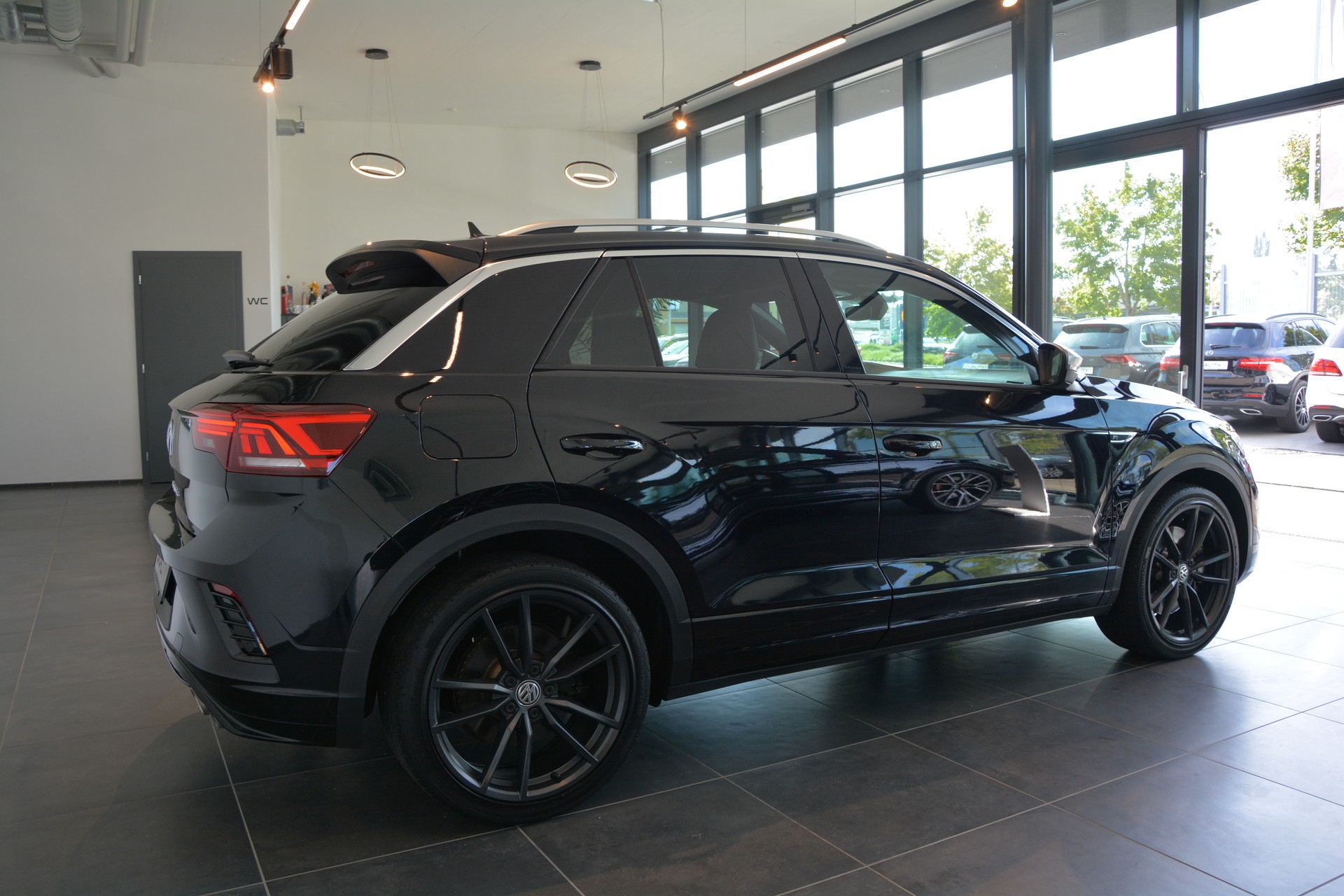 VW T-Roc 2.0 TSI R DSG 4Motion-image-6