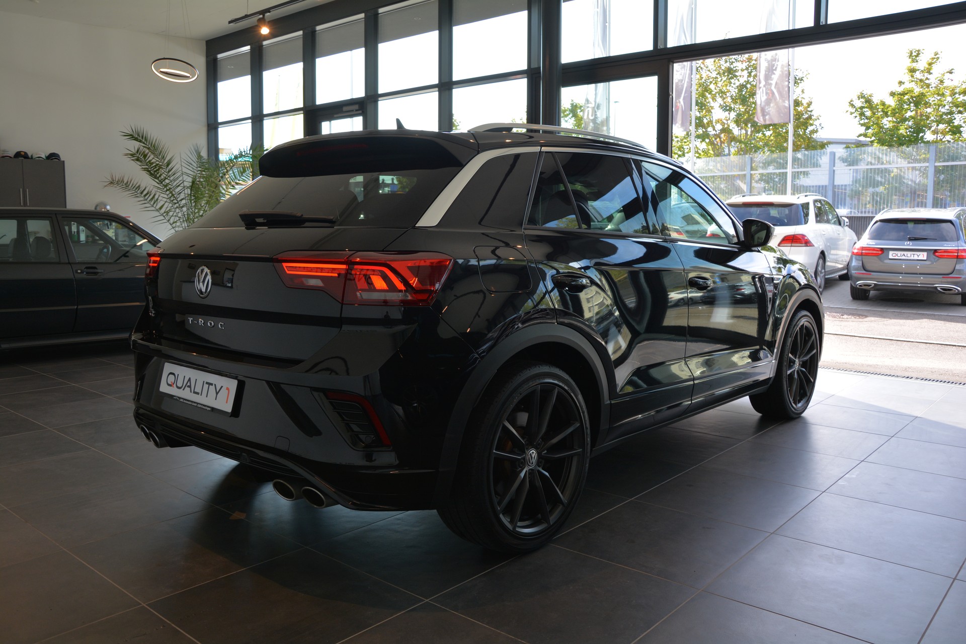 VW T-Roc 2.0 TSI R DSG 4Motion-image-5