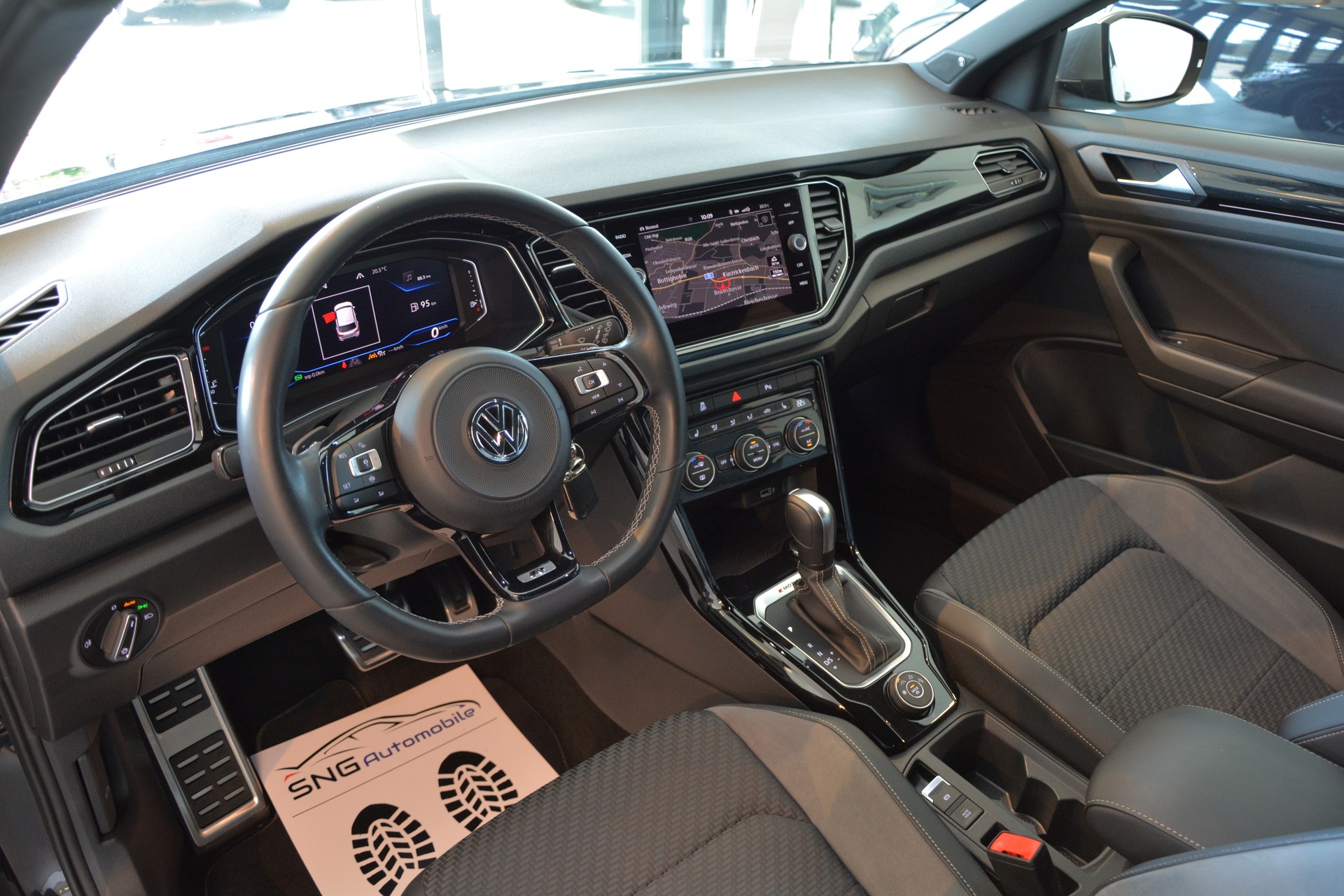 VW T-Roc 2.0 TSI R DSG 4Motion-image-9