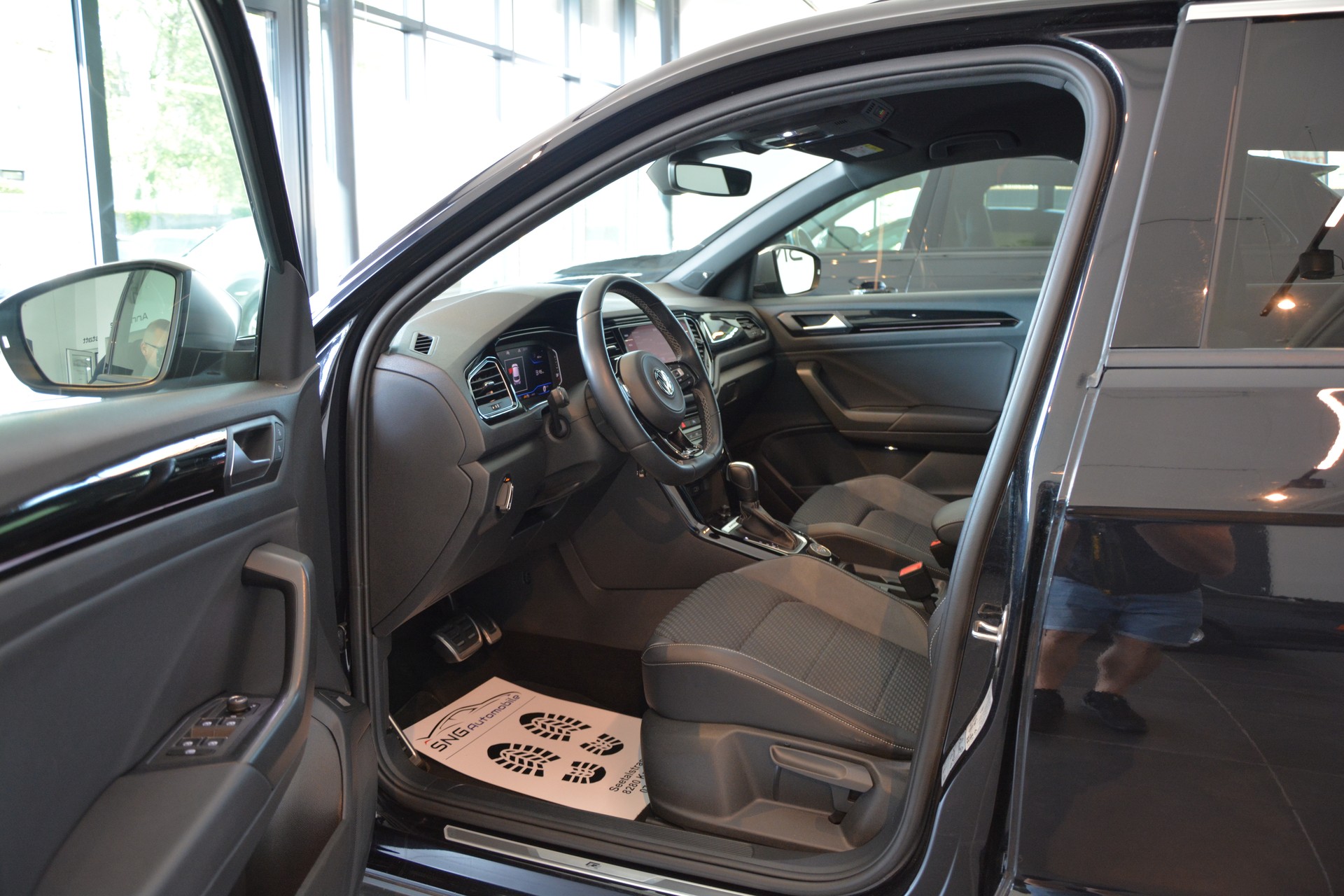VW T-Roc 2.0 TSI R DSG 4Motion-image-8