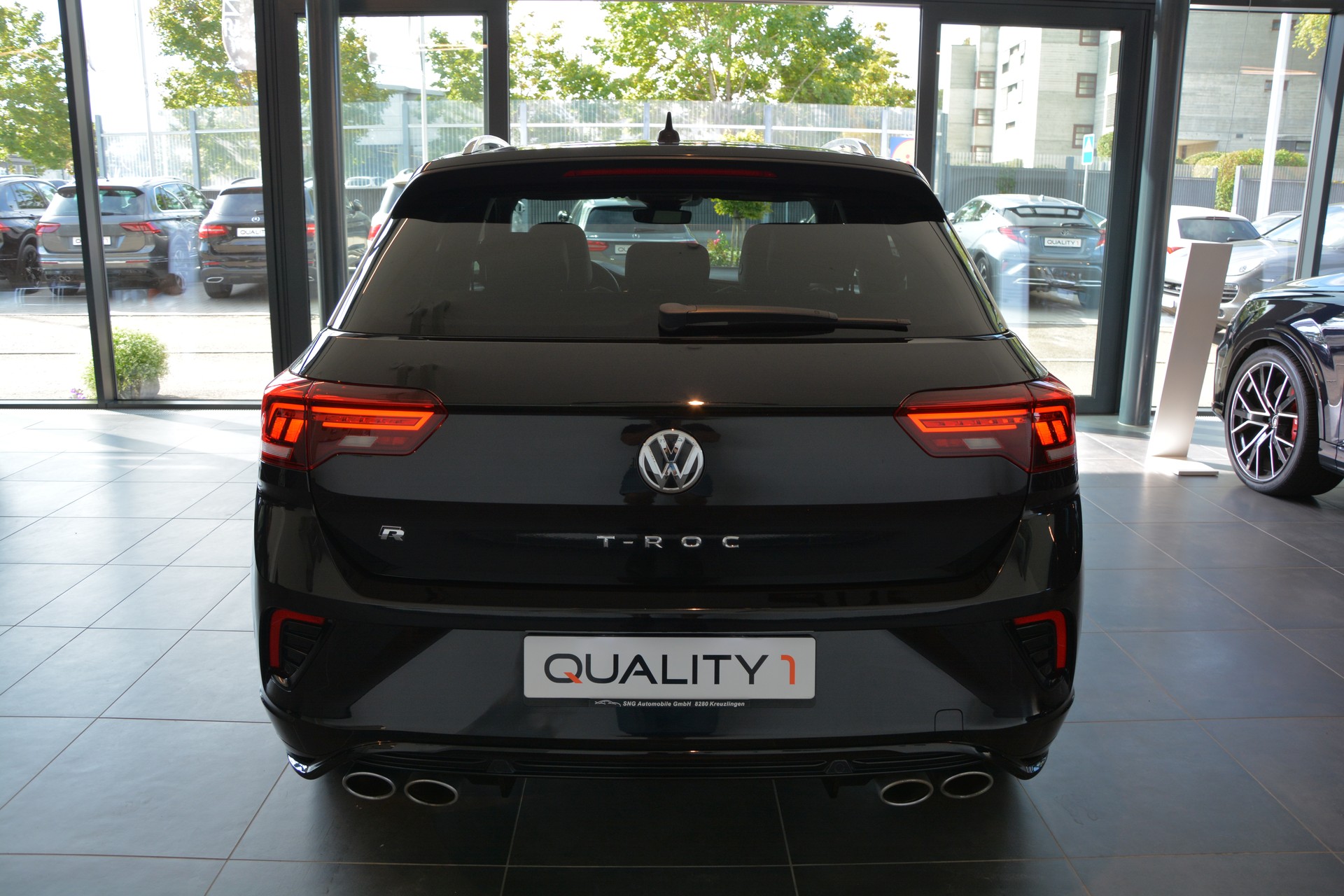 VW T-Roc 2.0 TSI R DSG 4Motion-image-4