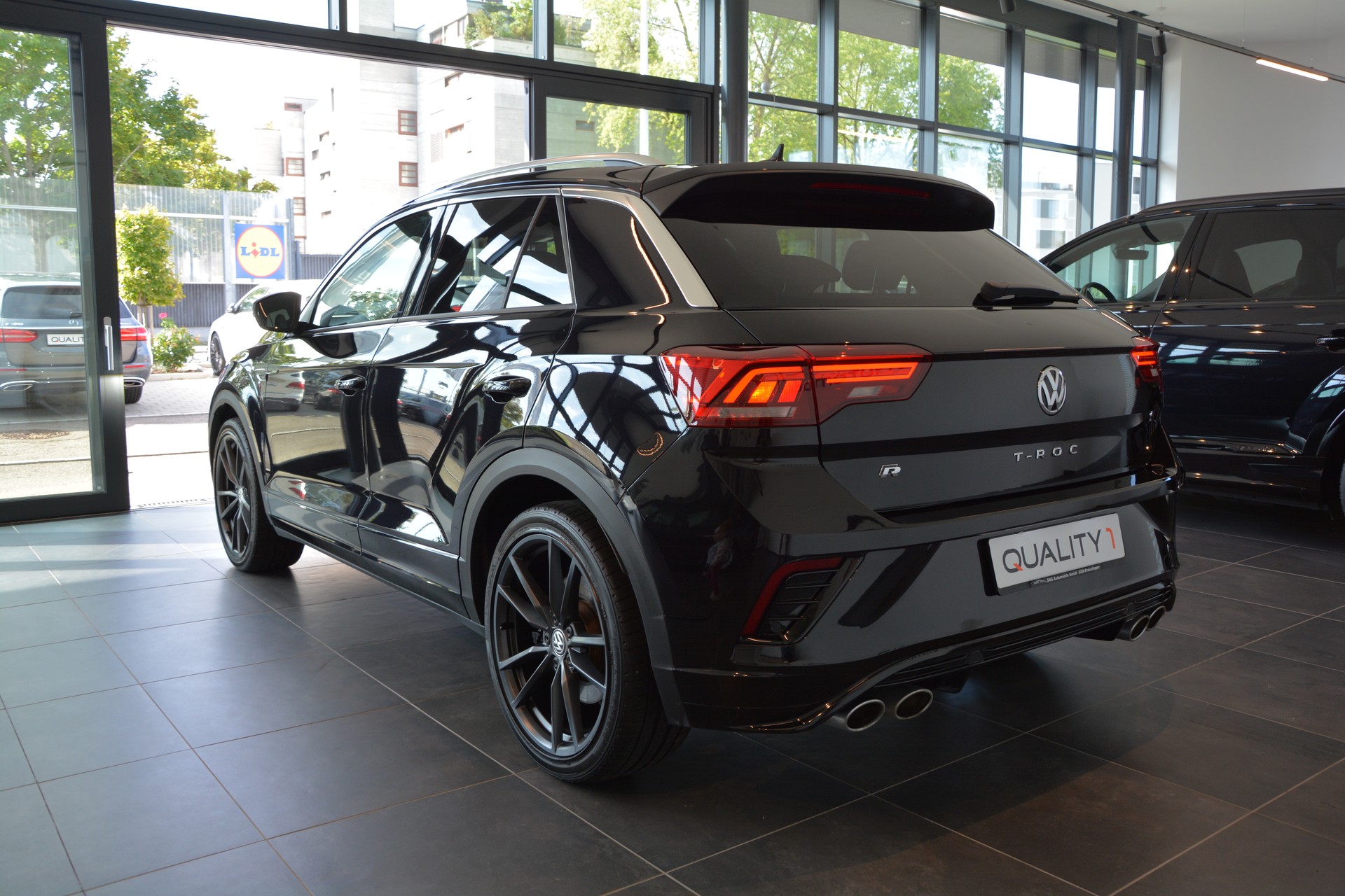 VW T-Roc 2.0 TSI R DSG 4Motion-image-3
