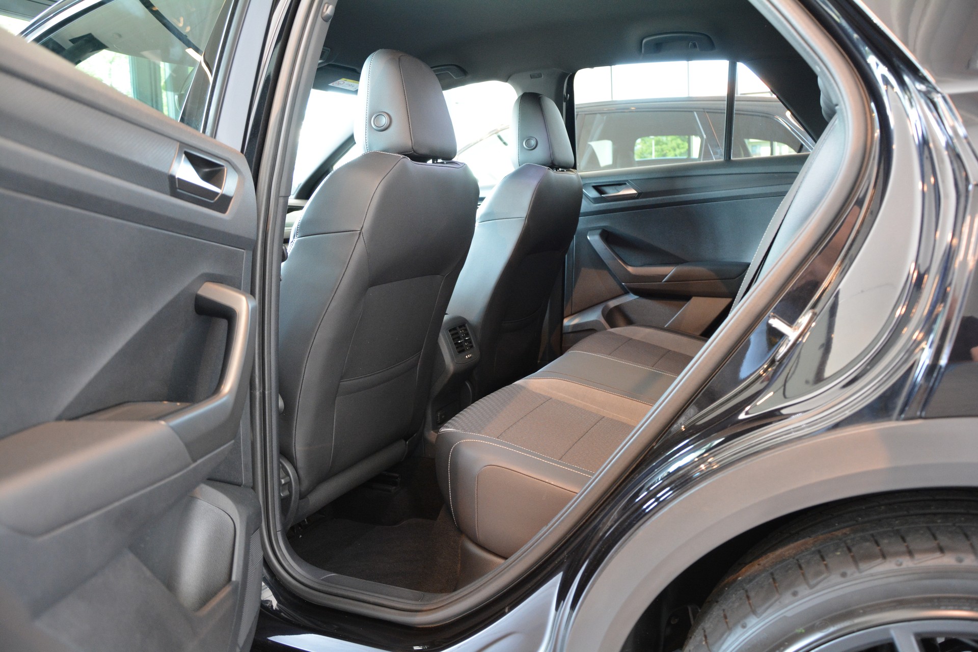 VW T-Roc 2.0 TSI R DSG 4Motion-image-10