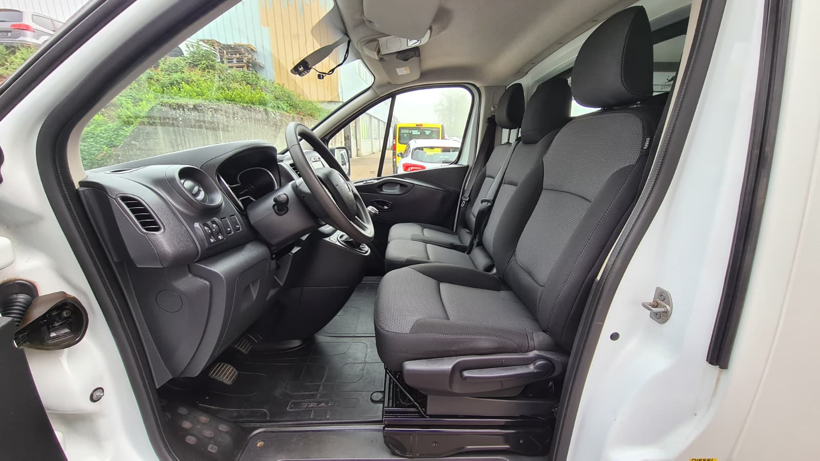 RENAULT Trafic 2.0 ENERGY dCi145 3.0t Business L2H2 ** 145 PS ** 3-Plätzer ** Gr-Navi ** Klima ** Anh-Kupplung ** LTZ MFK 20.06.2025-image-16