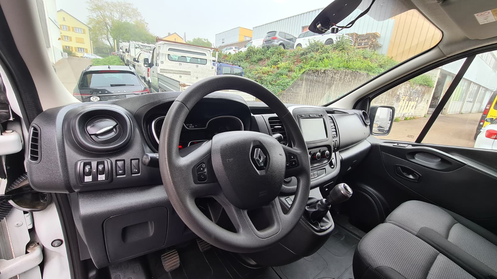 RENAULT Trafic 2.0 ENERGY dCi145 3.0t Business L2H2 ** 145 PS ** 3-Plätzer ** Gr-Navi ** Klima ** Anh-Kupplung ** LTZ MFK 20.06.2025-image-15