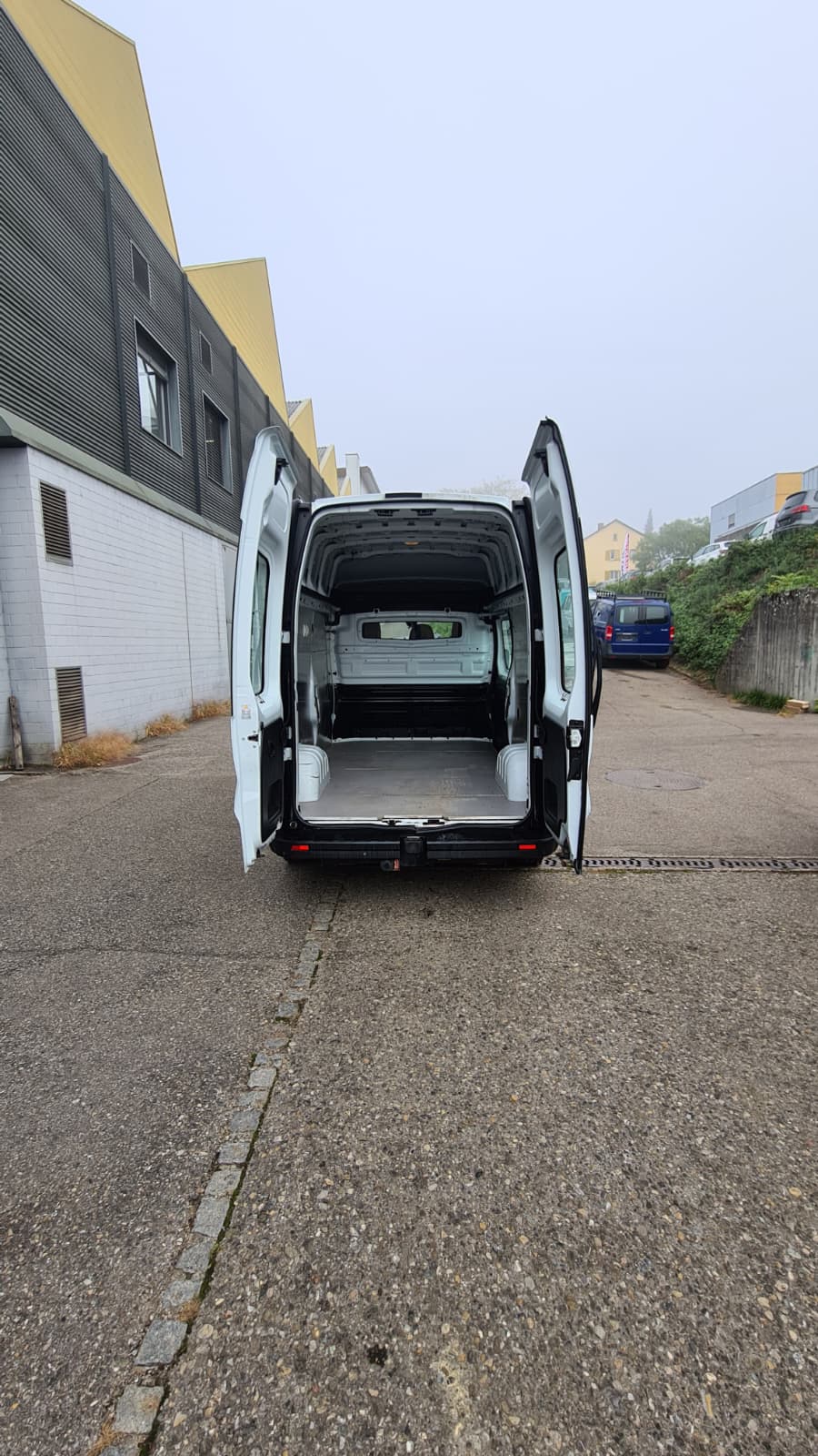 RENAULT Trafic 2.0 ENERGY dCi145 3.0t Business L2H2 ** 145 PS ** 3-Plätzer ** Gr-Navi ** Klima ** Anh-Kupplung ** LTZ MFK 20.06.2025-image-8