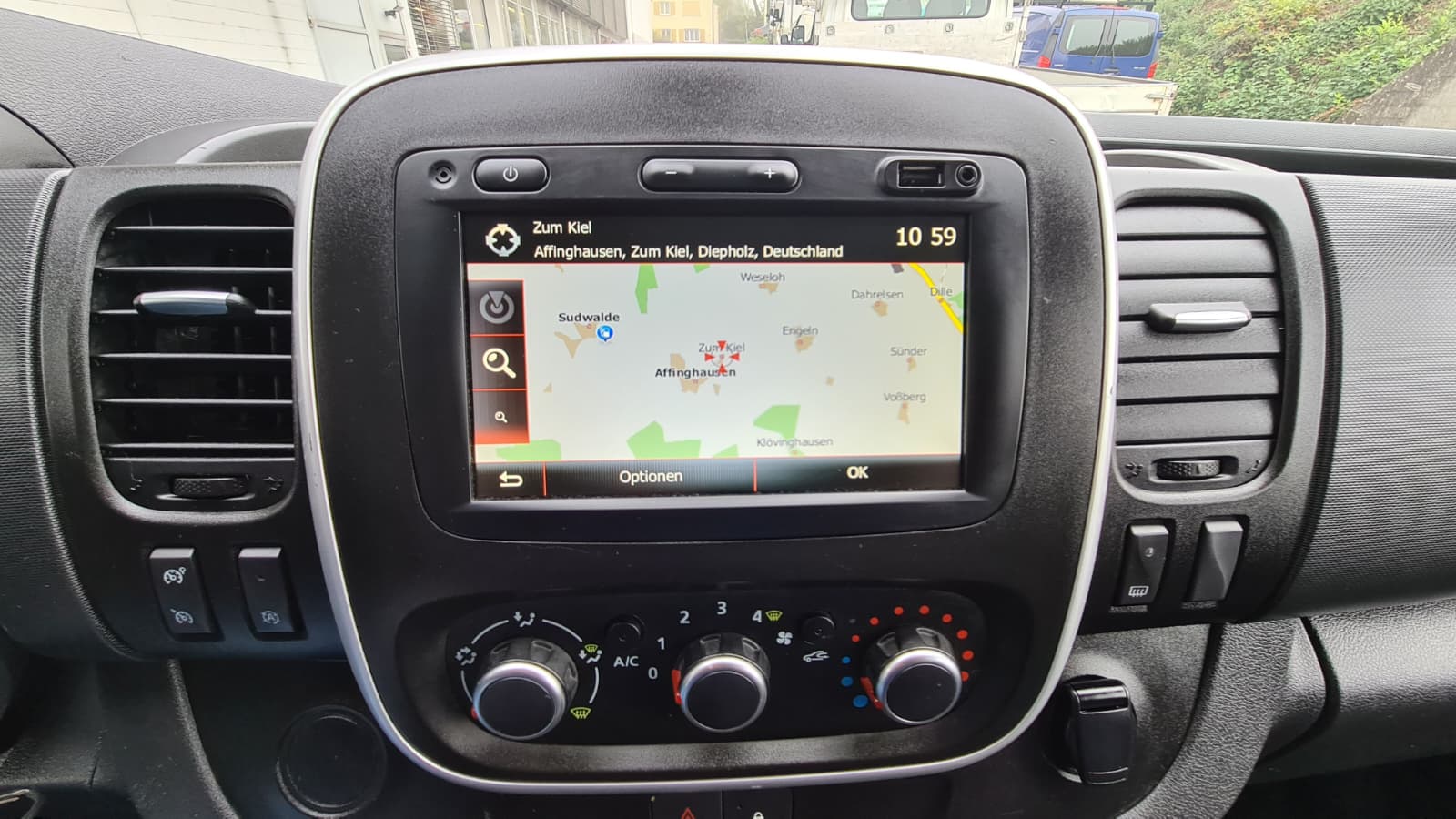 RENAULT Trafic 2.0 ENERGY dCi145 3.0t Business L2H2 ** 145 PS ** 3-Plätzer ** Gr-Navi ** Klima ** Anh-Kupplung ** LTZ MFK 20.06.2025-image-13
