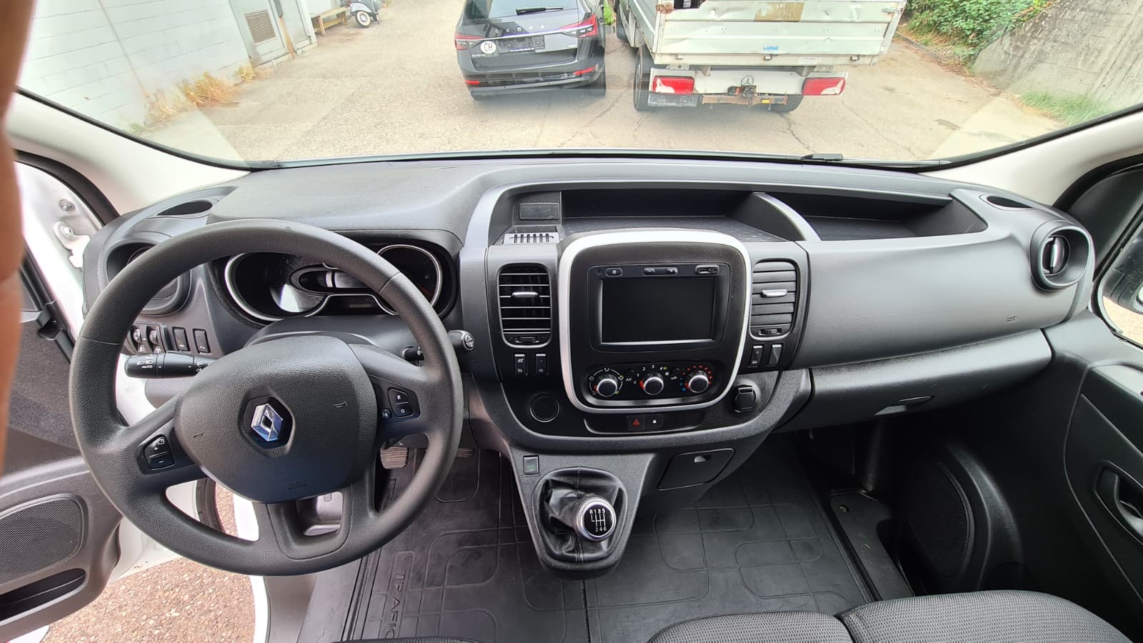 RENAULT Trafic 2.0 ENERGY dCi145 3.0t Business L2H2 ** 145 PS ** 3-Plätzer ** Gr-Navi ** Klima ** Anh-Kupplung ** LTZ MFK 20.06.2025-image-14