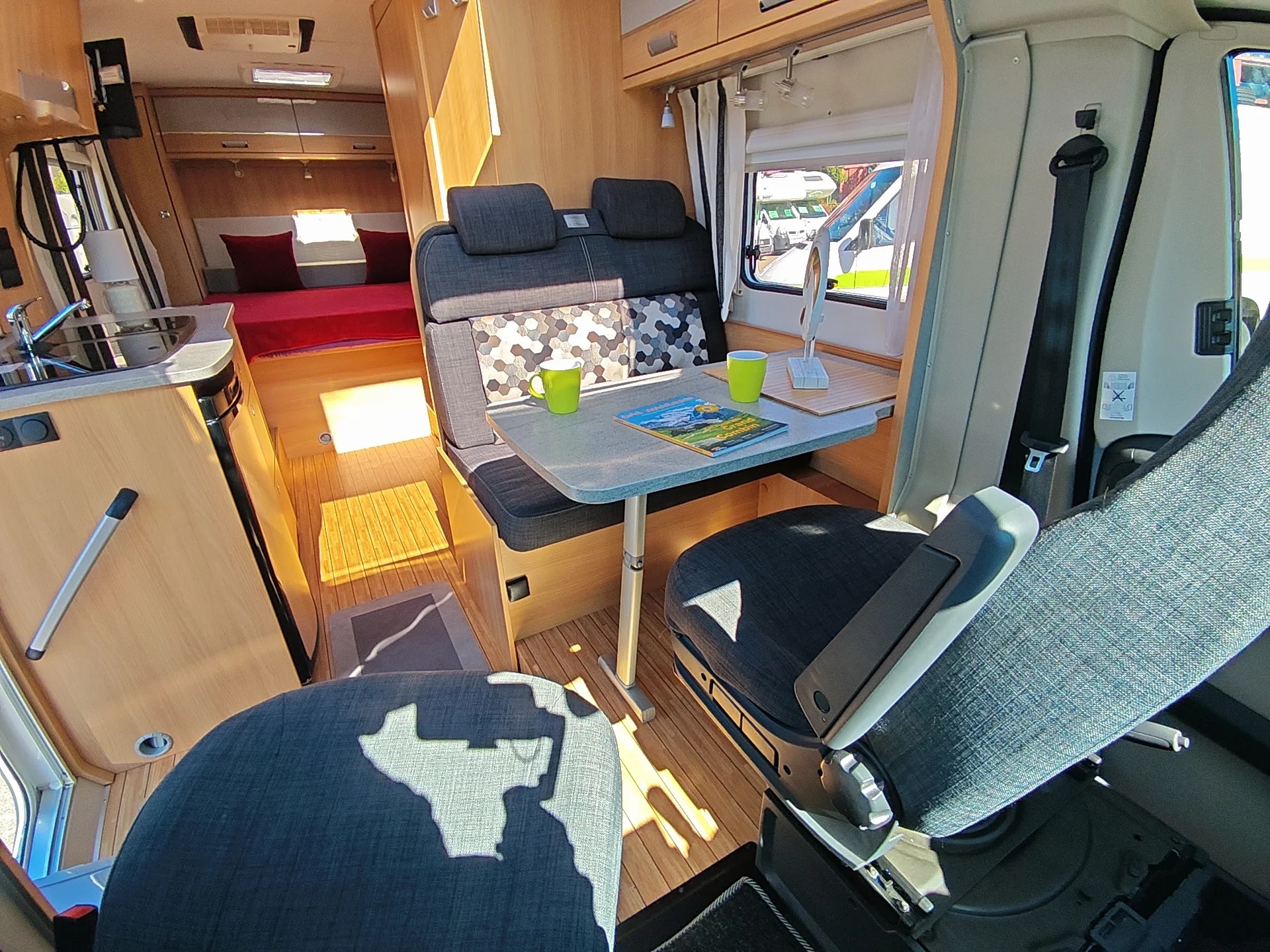 DETHLEFFS Trend T 6857*** Ideal für Paare, die auf Reisen den gleichen Schlafkomfort und die Privatsphäre wie zu Hause suchen***-image-15