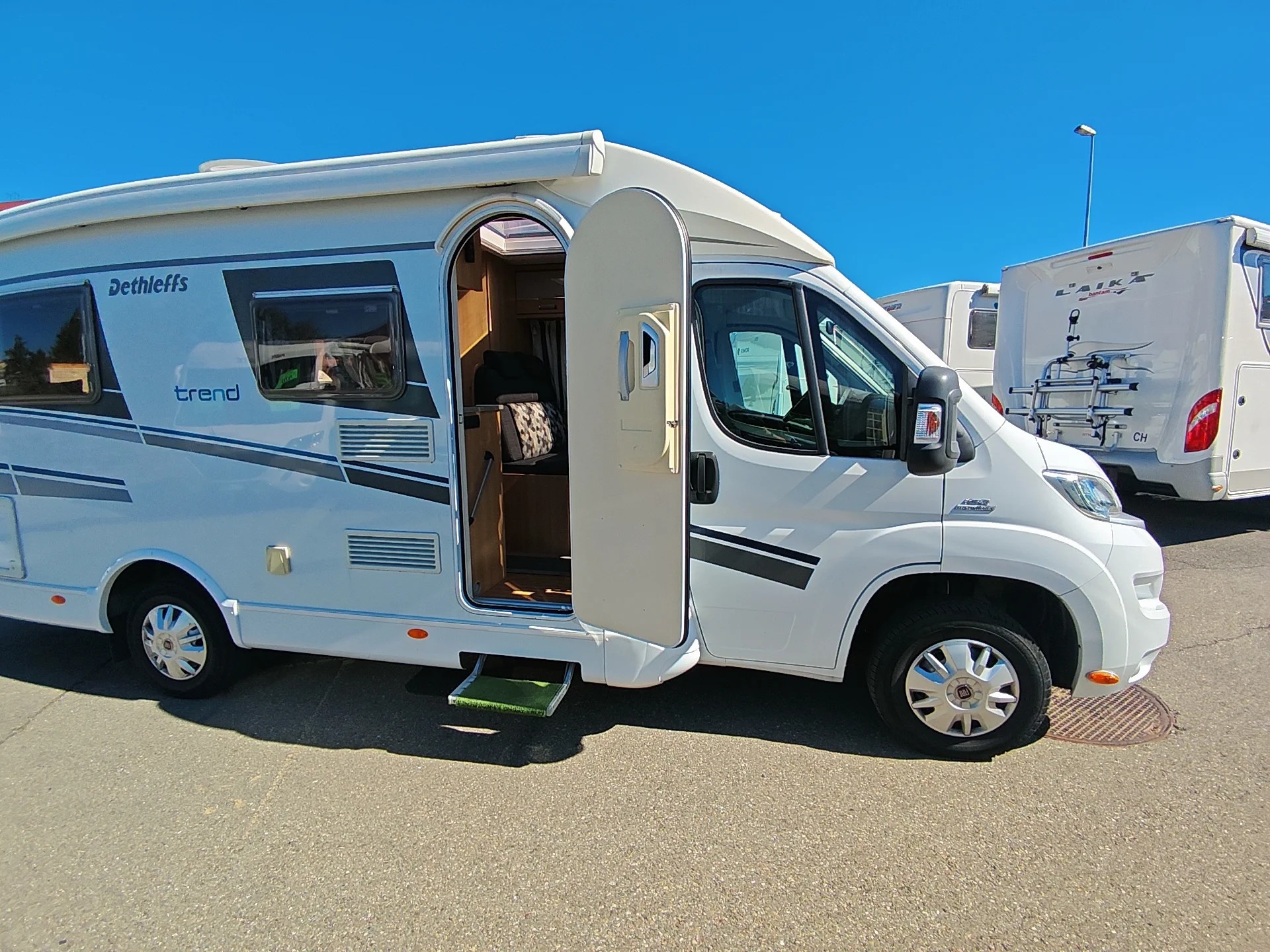 DETHLEFFS Trend T 6857*** Ideal für Paare, die auf Reisen den gleichen Schlafkomfort und die Privatsphäre wie zu Hause suchen***-image-9