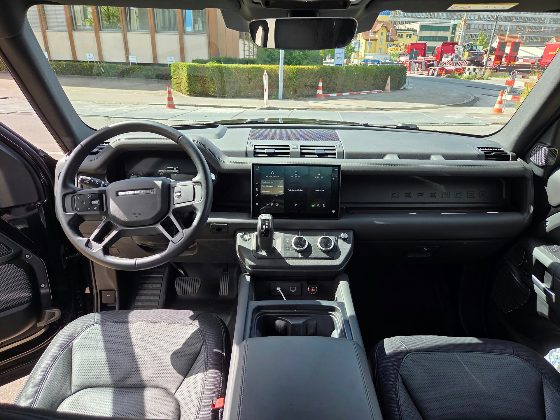LAND ROVER 3.0 D I6 300 X-Dynamic HSE-image-2