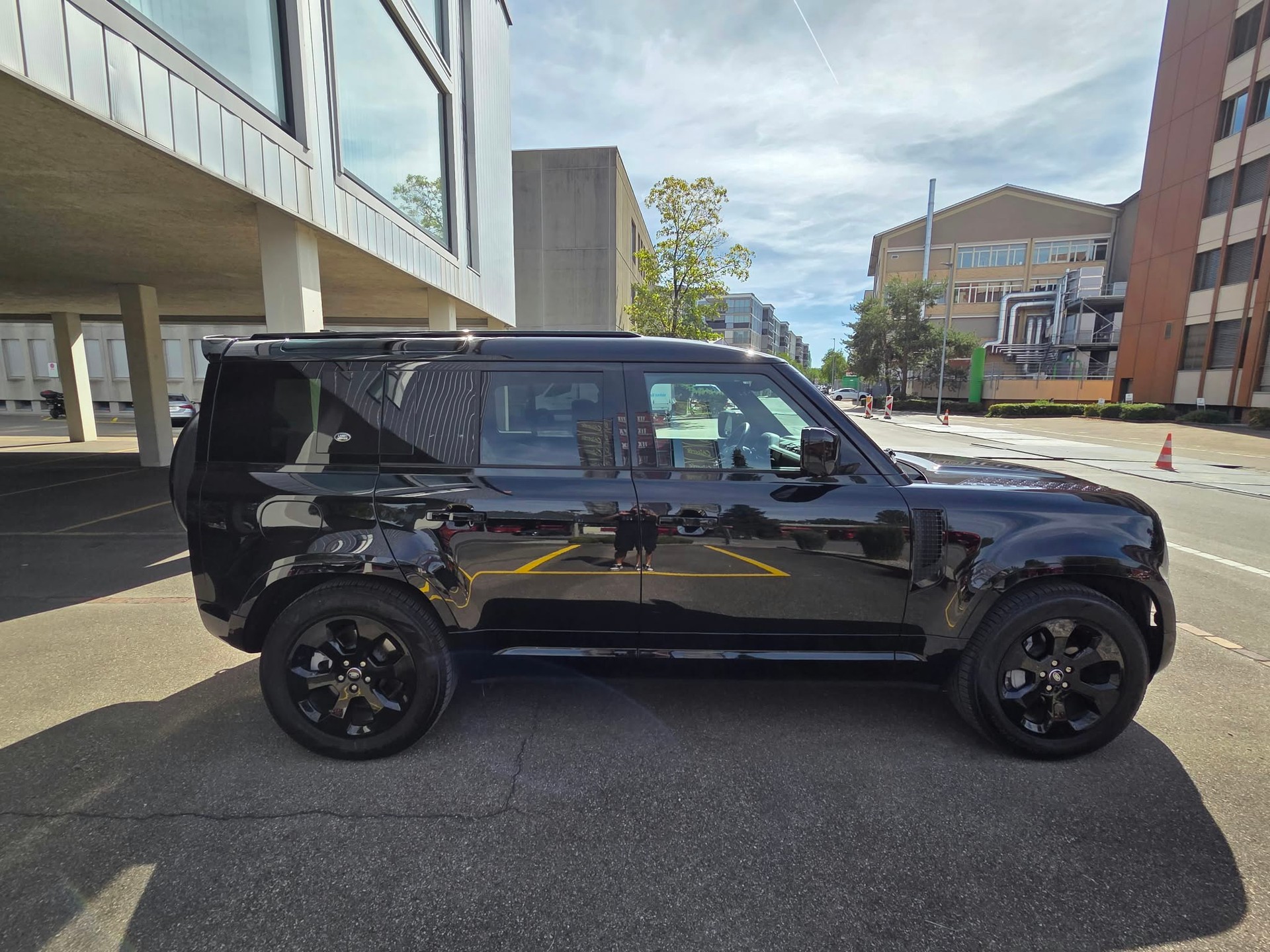 LAND ROVER 3.0 D I6 300 X-Dynamic HSE-image-3