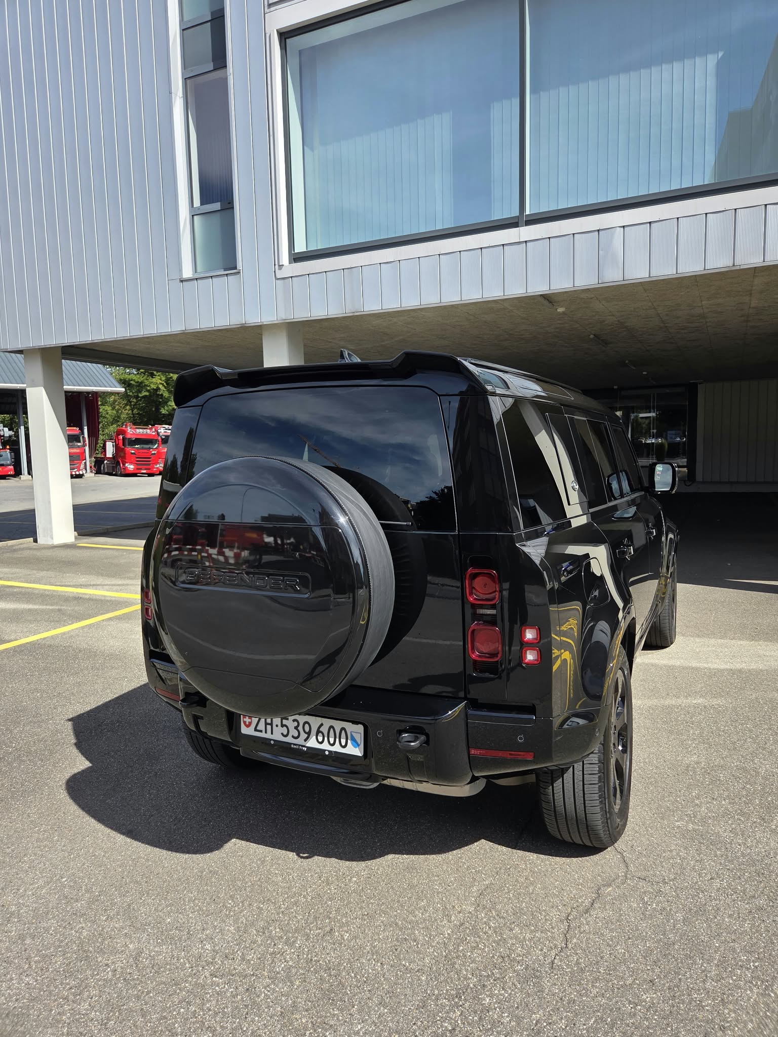 LAND ROVER 3.0 D I6 300 X-Dynamic HSE-image-4