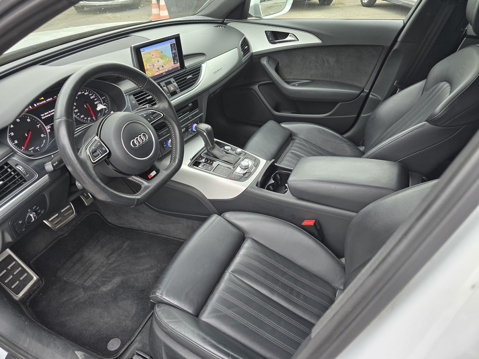 AUDI A6 Avant 2.0 TFSI S-Line quattro S-tronic-image-13