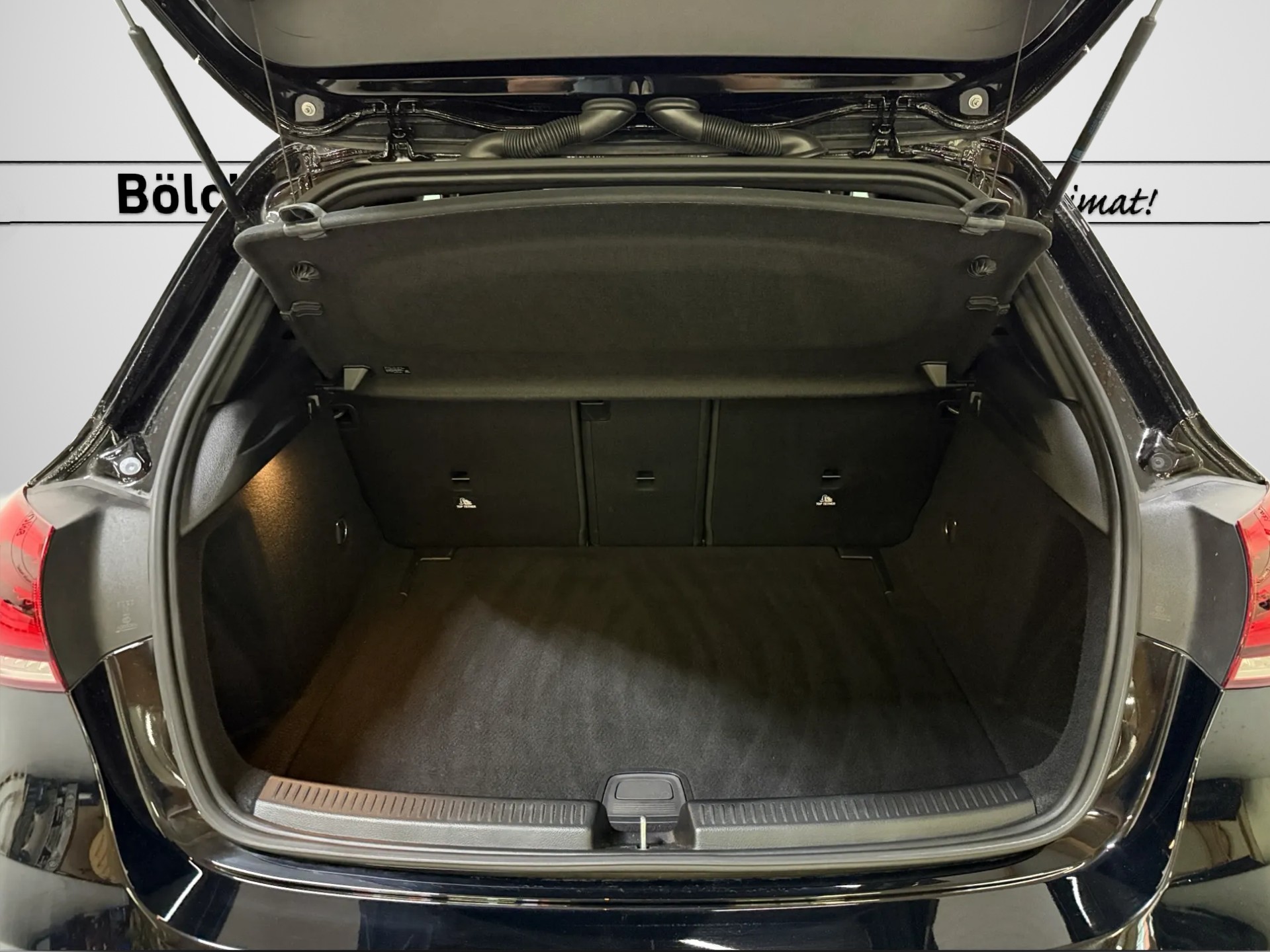 MERCEDES-BENZ A 200 AMG Line 7G-DCT-image-10