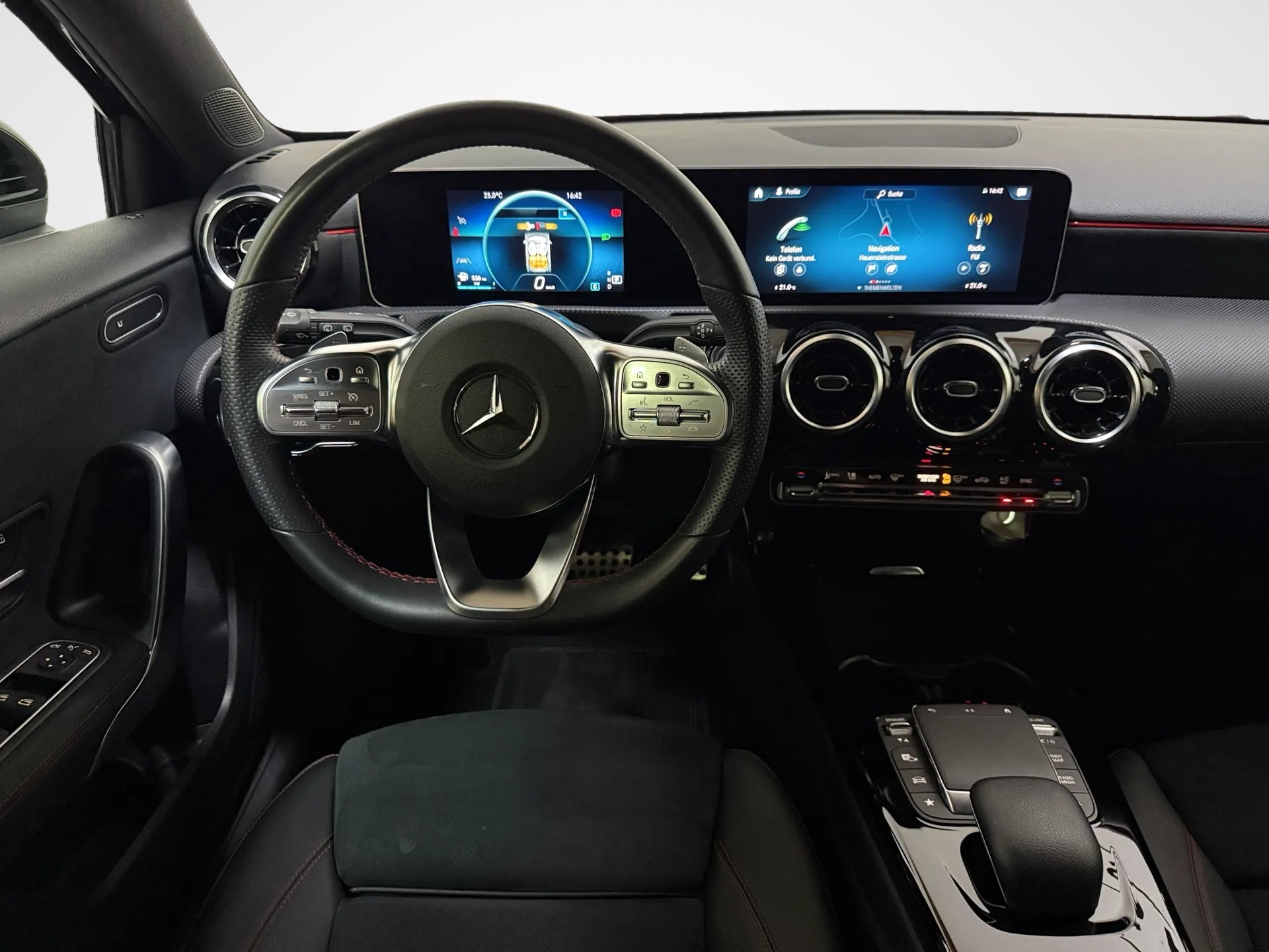 MERCEDES-BENZ A 200 AMG Line 7G-DCT-image-15