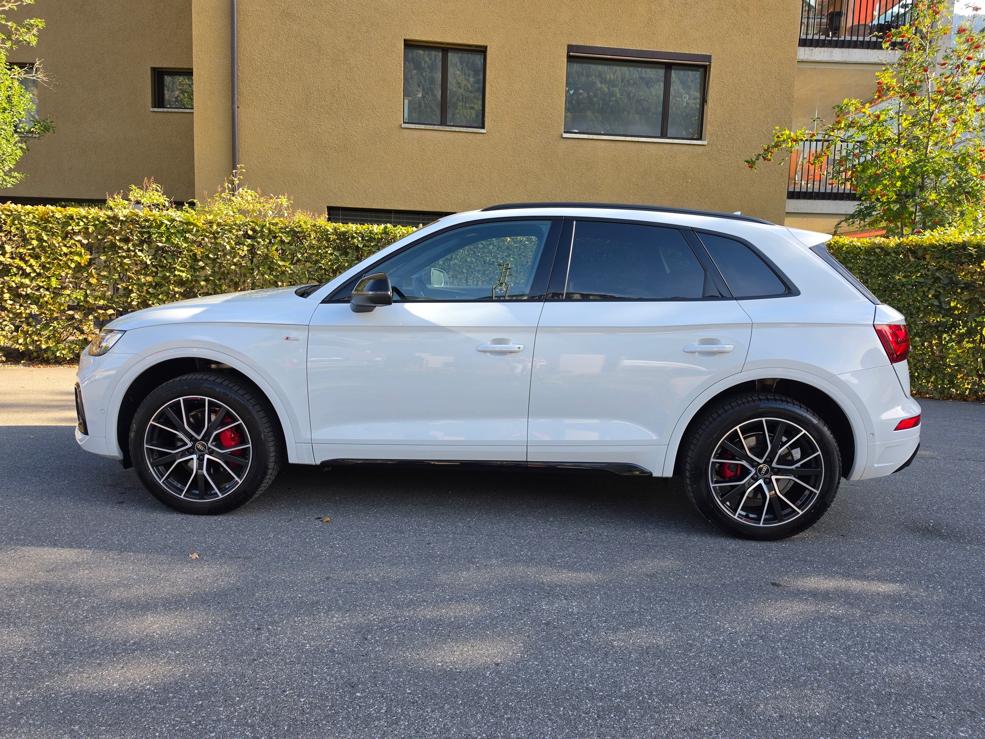 AUDI Q5 40 TDI S-line quattro S-tronic-image-1