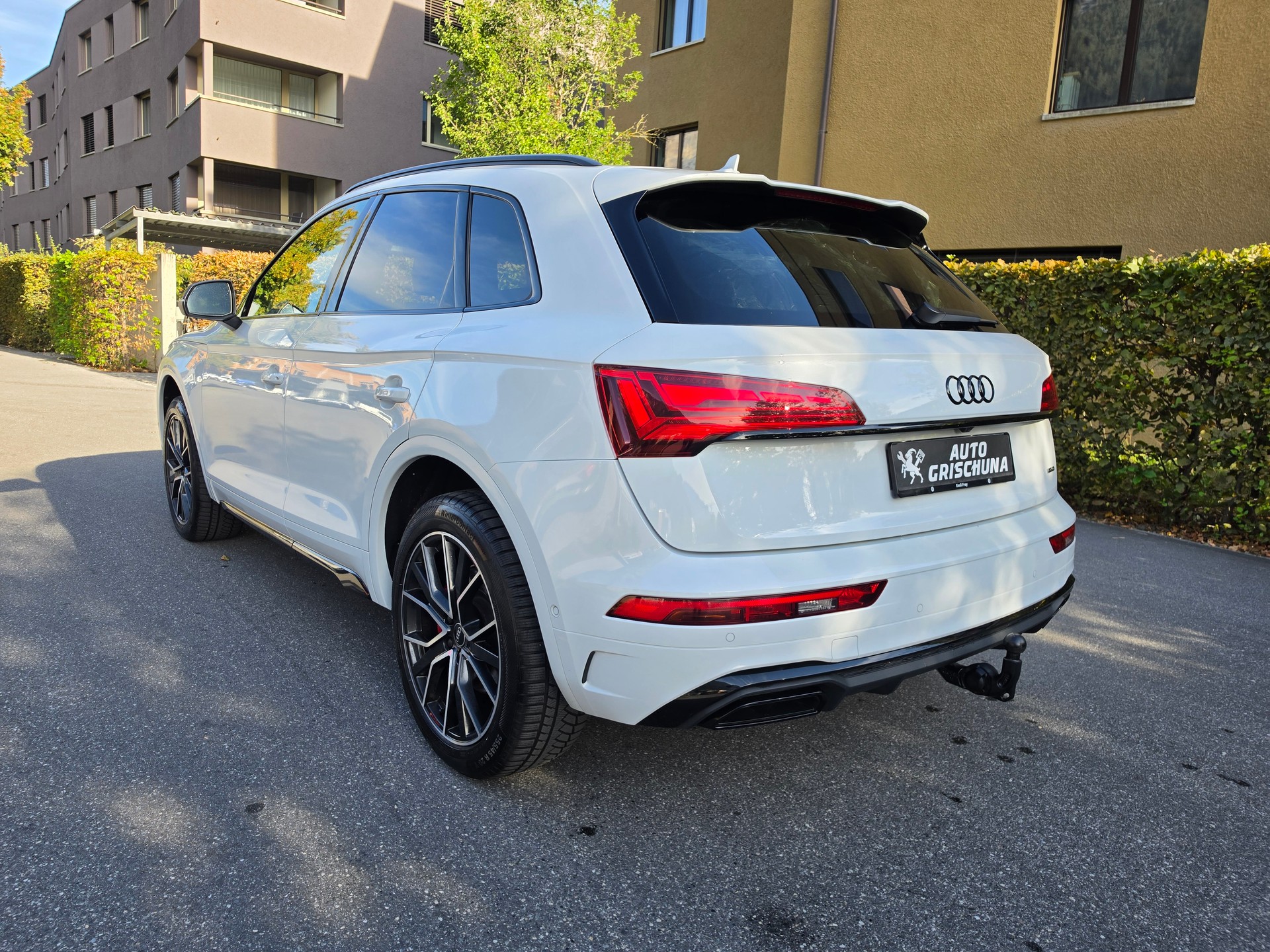 AUDI Q5 40 TDI S-line quattro S-tronic-image-2