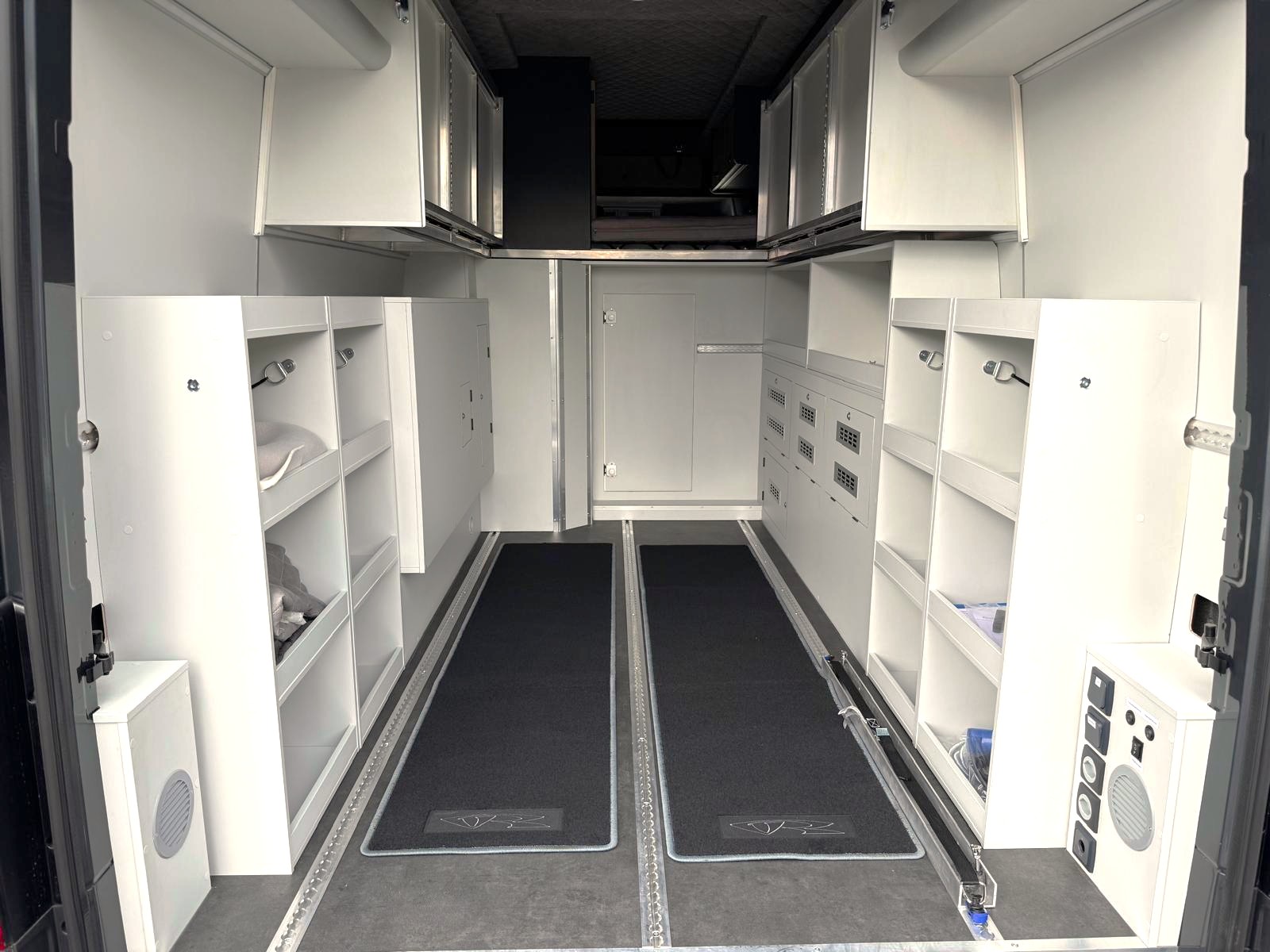 MAN L5H3 VR – Motorsport-Transporter-image-17