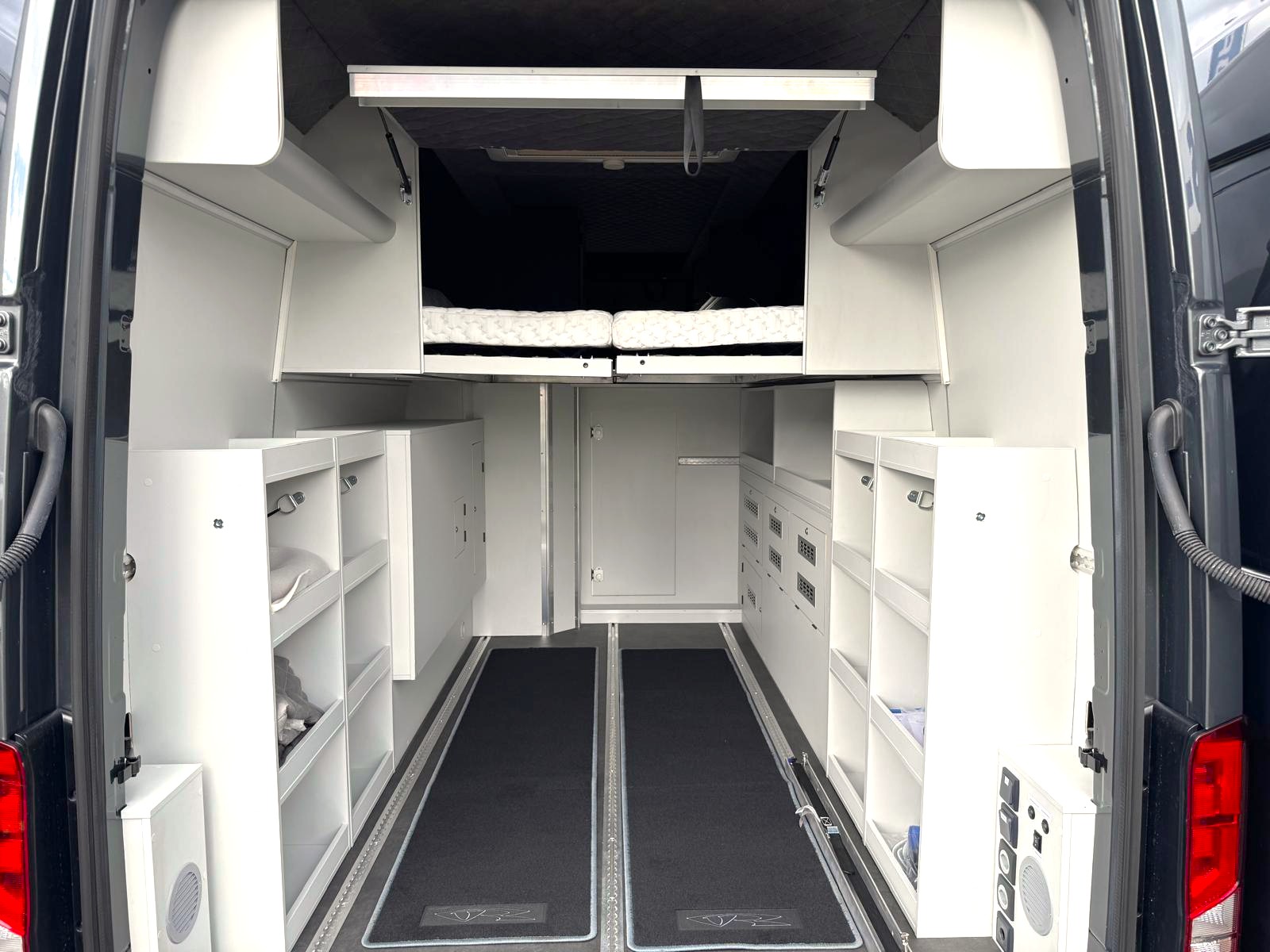 MAN L5H3 VR – Motorsport-Transporter-image-18