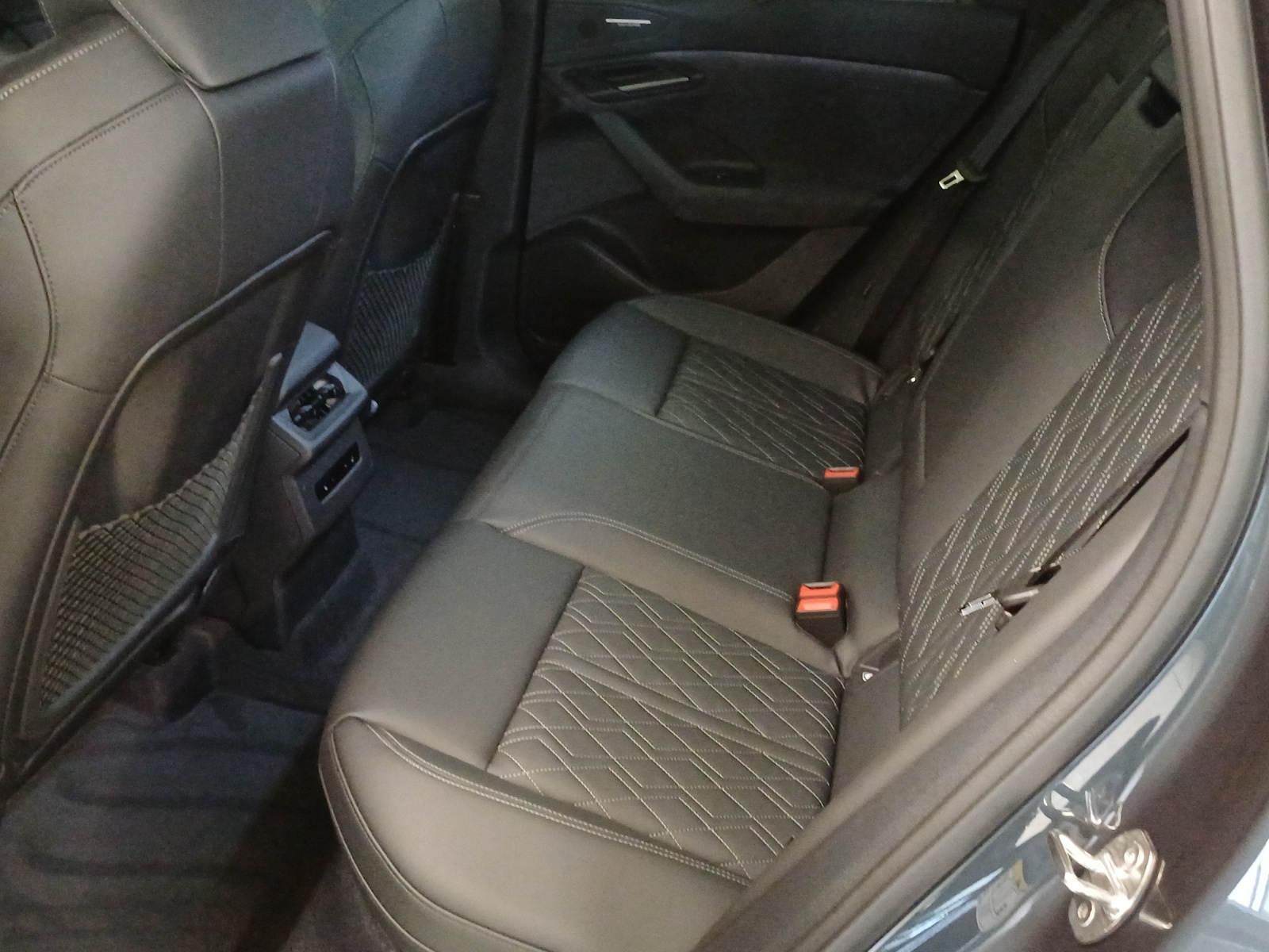 AUDI Q6 e-tron quattro-image-11