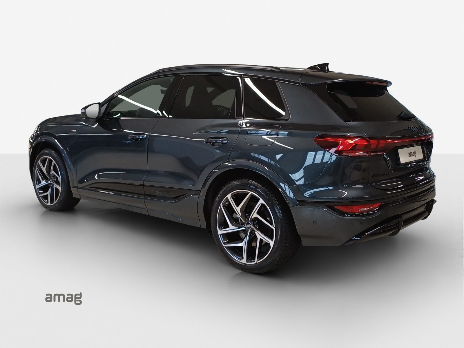 AUDI Q6 e-tron quattro-image-2