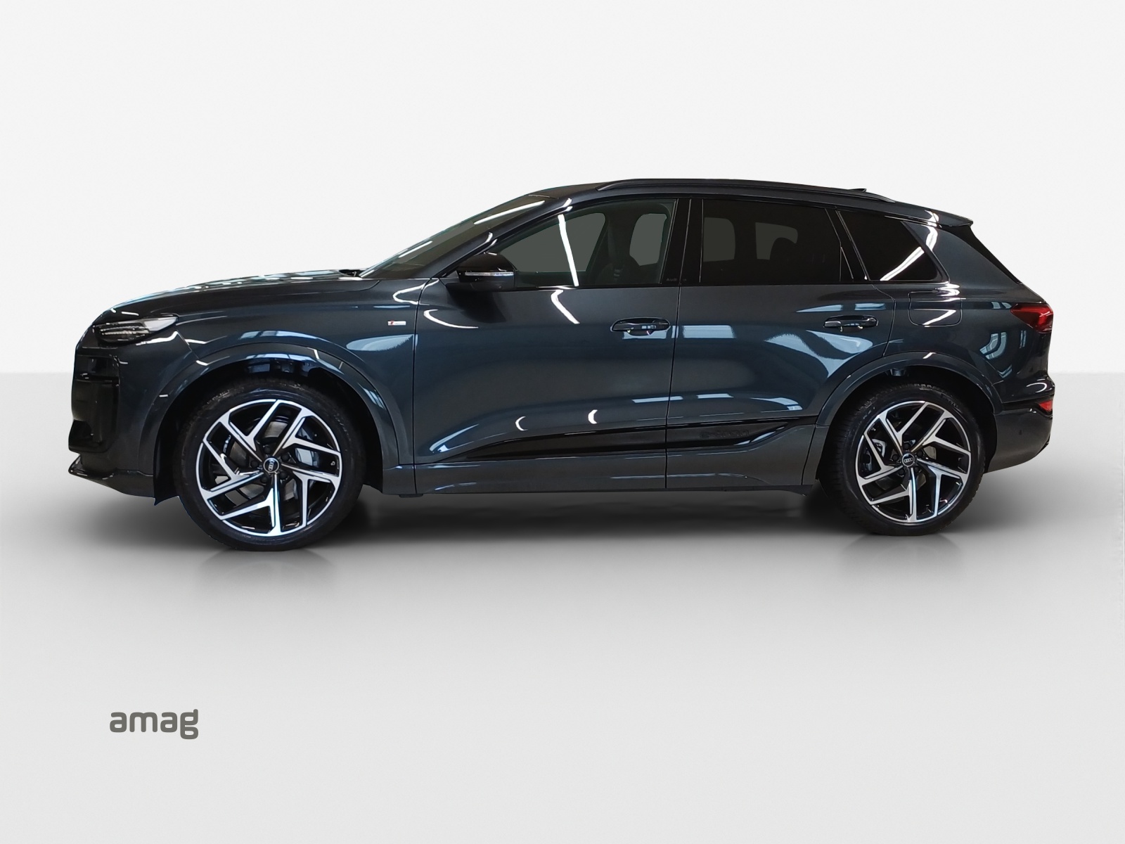 AUDI Q6 e-tron quattro-image-1