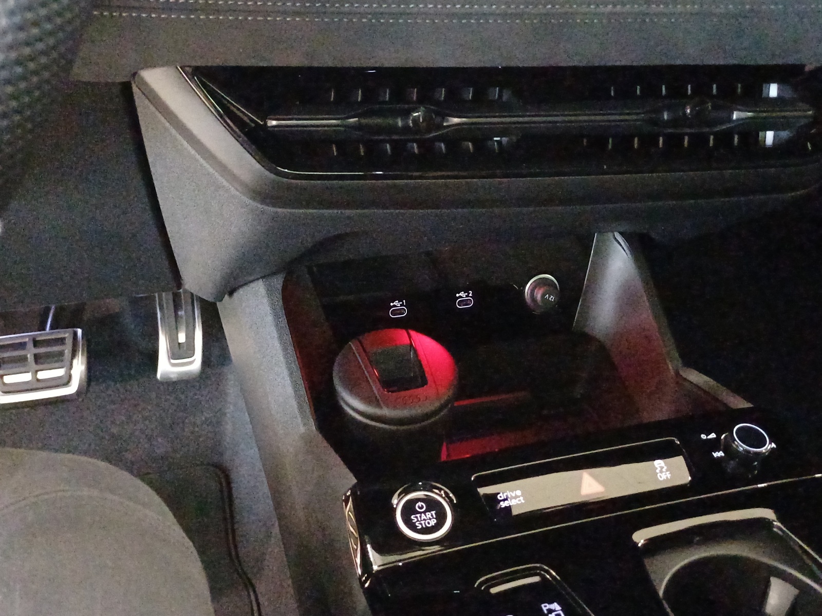 AUDI Q6 e-tron quattro-image-10