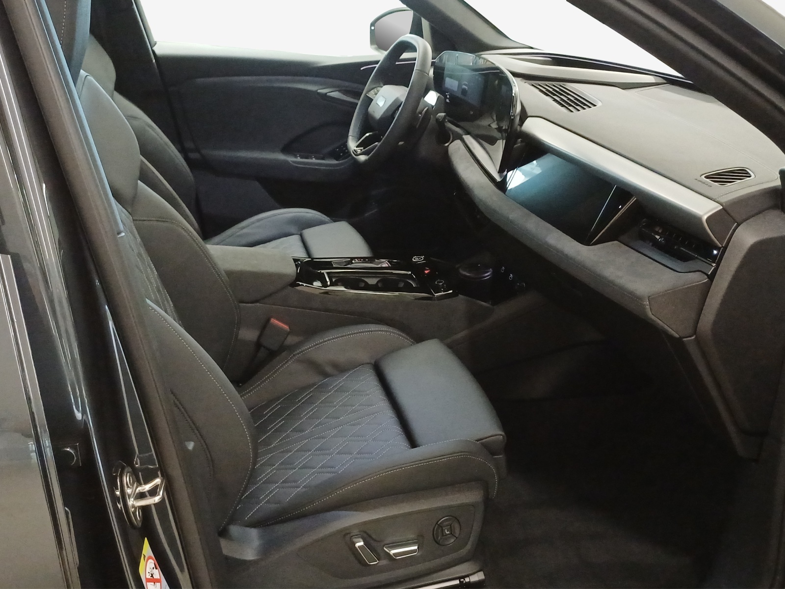 AUDI Q6 e-tron quattro-image-15