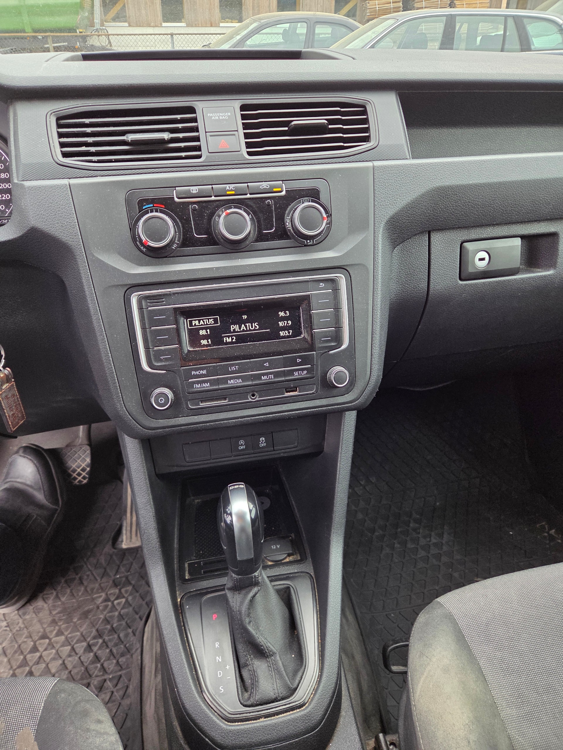 VW Caddy Maxi 2.0TDI 4Motion BlueMotion Technology DSG-image-6