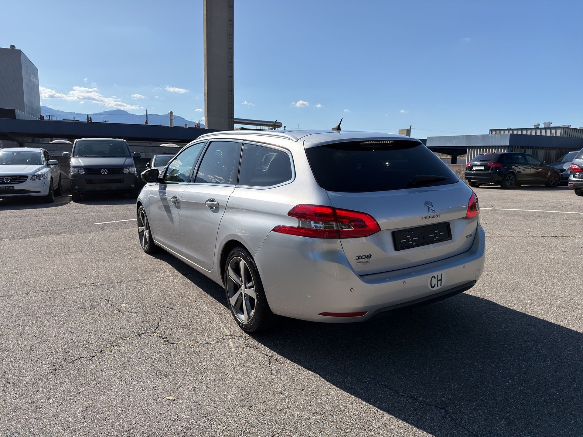 PEUGEOT 2.0 BlueHDi Allure-image-3