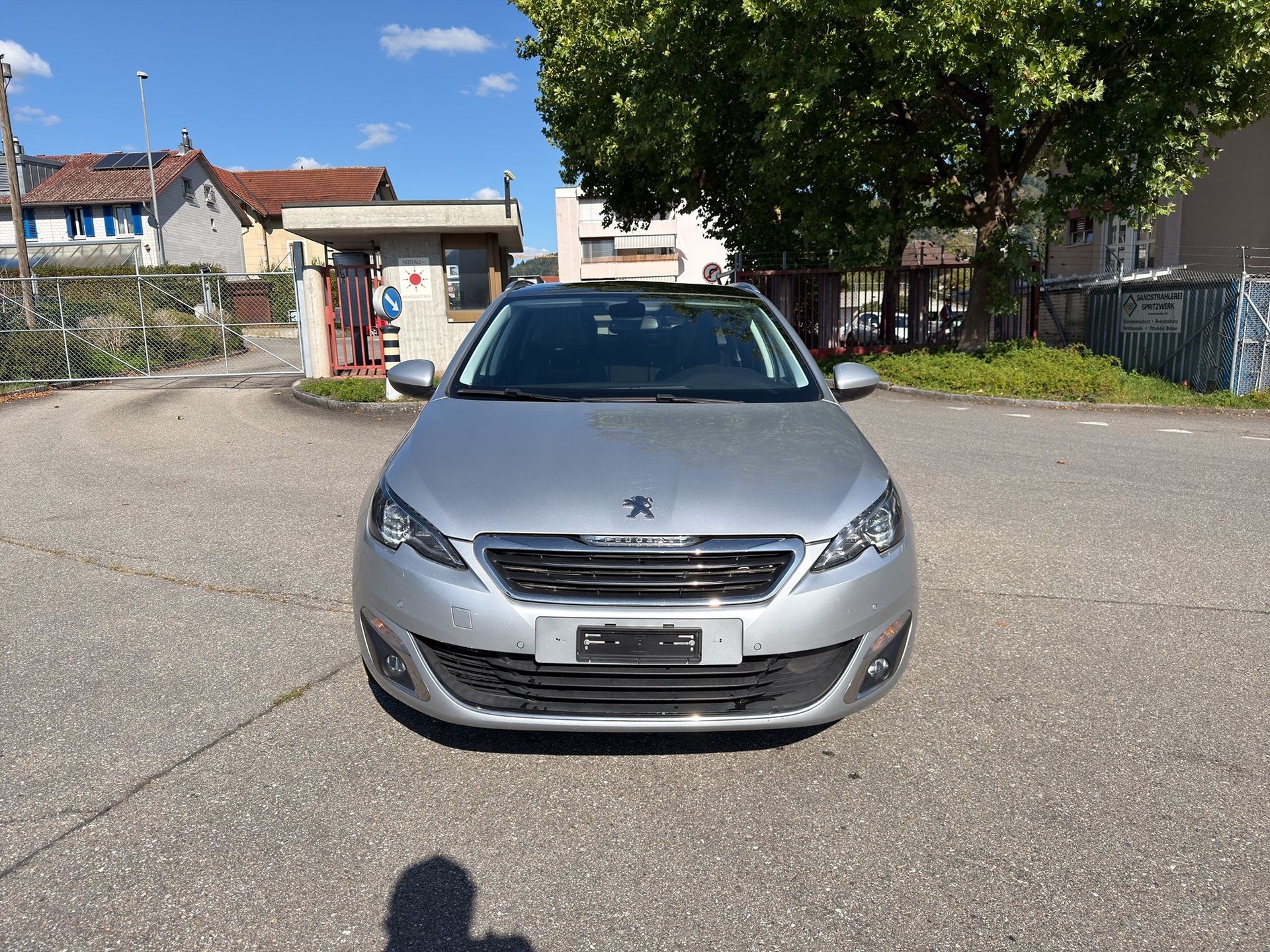 PEUGEOT 2.0 BlueHDi Allure-image-1