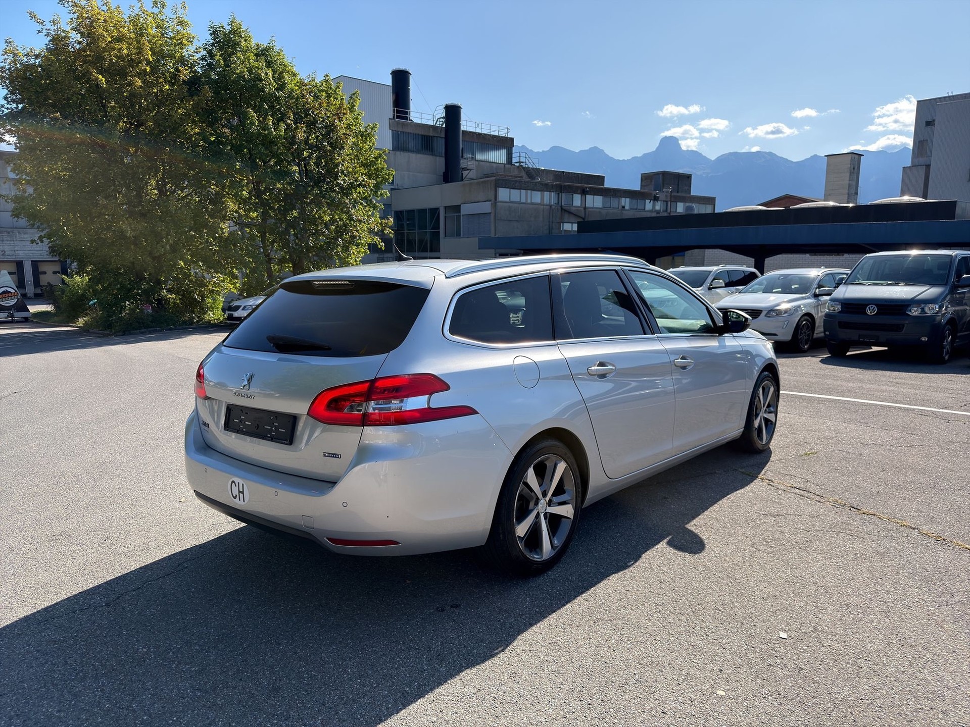 PEUGEOT 2.0 BlueHDi Allure-image-2