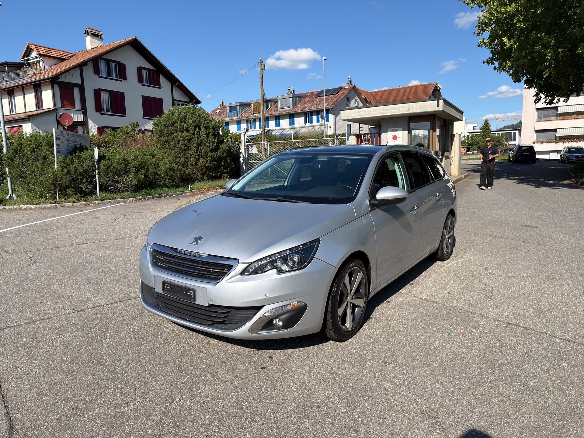 PEUGEOT 2.0 BlueHDi Allure-image-0