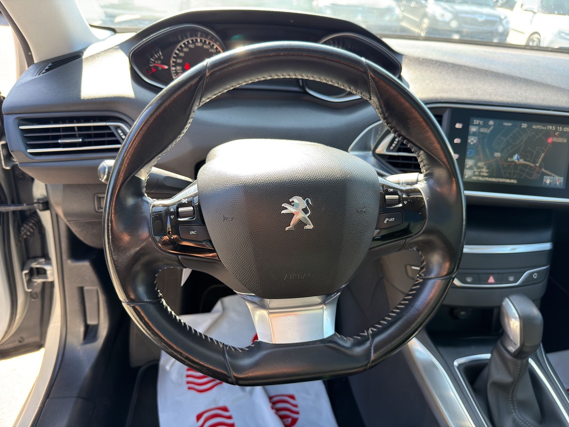 PEUGEOT 2.0 BlueHDi Allure-image-4