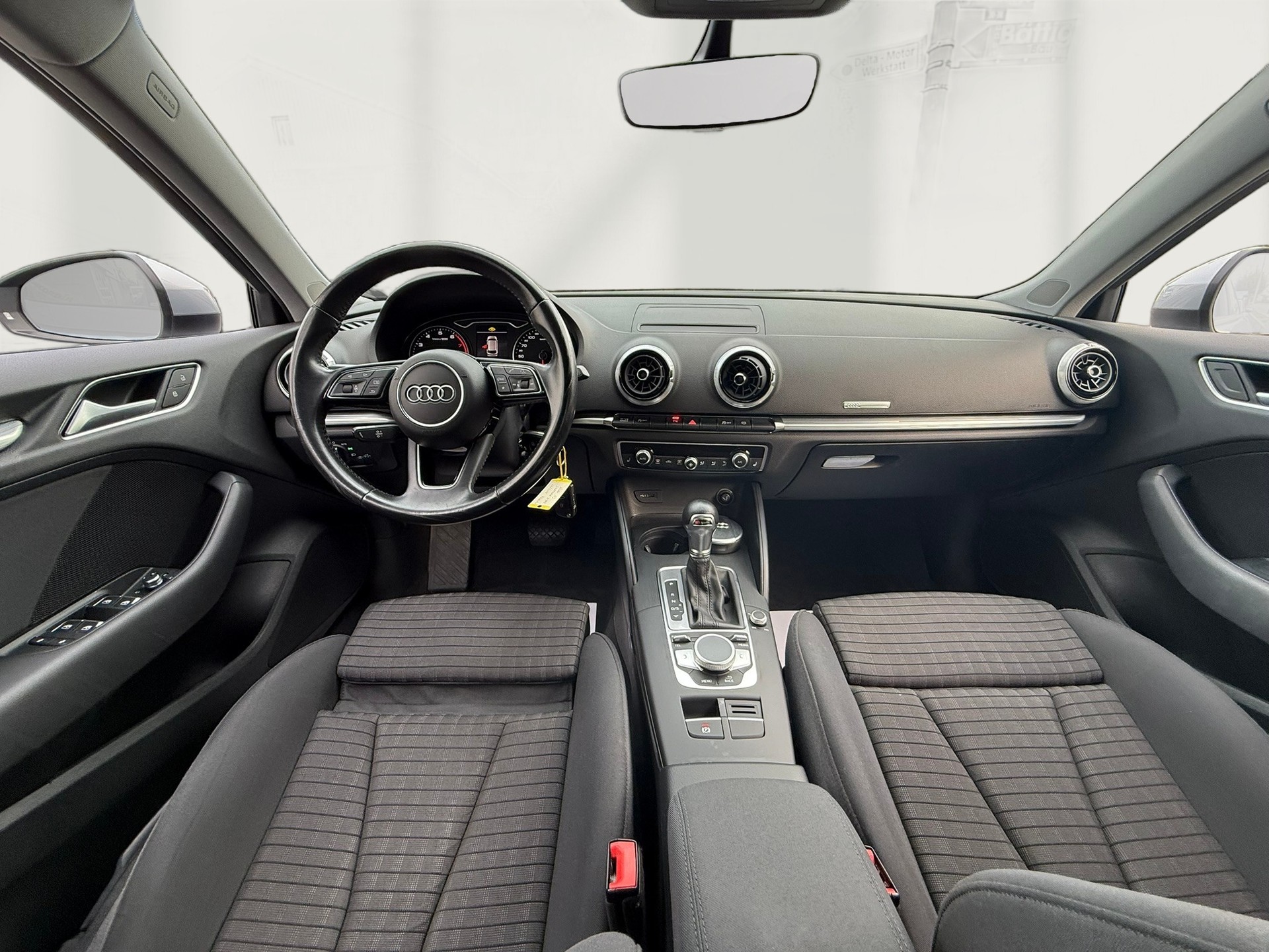 AUDI A3 Sportback 35 TFSI Sport S-tronic-image-13