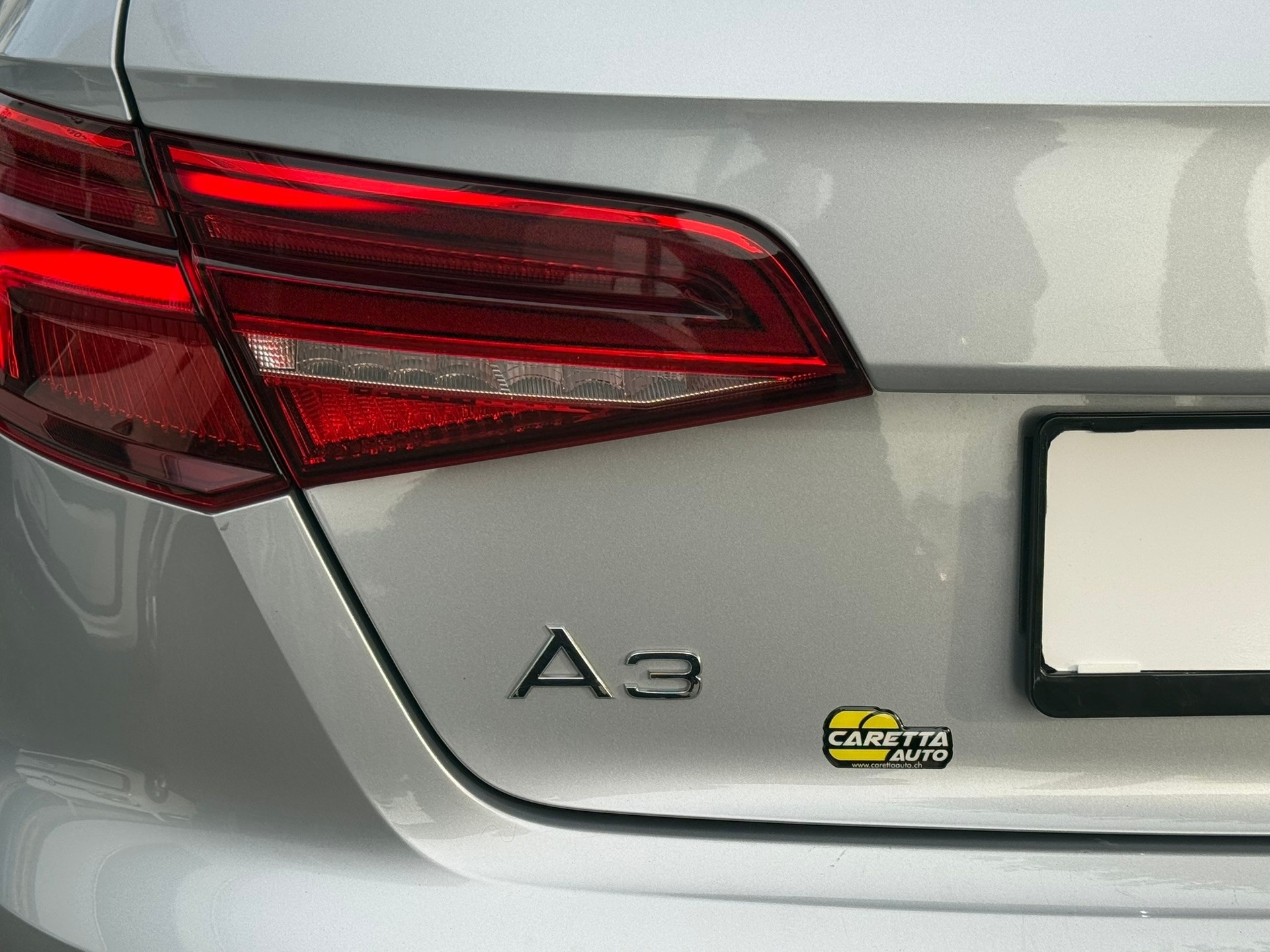 AUDI A3 Sportback 35 TFSI Sport S-tronic-image-9
