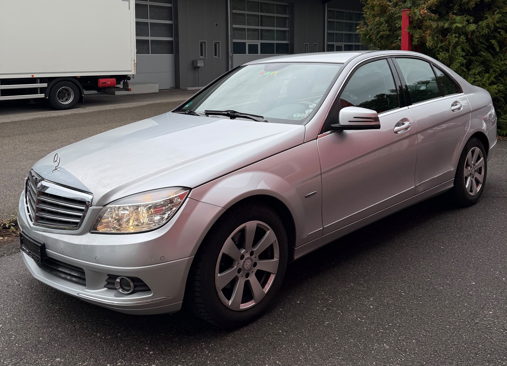 MERCEDES-BENZ C 180 CGI BlueEfficiency Automatic-image-6