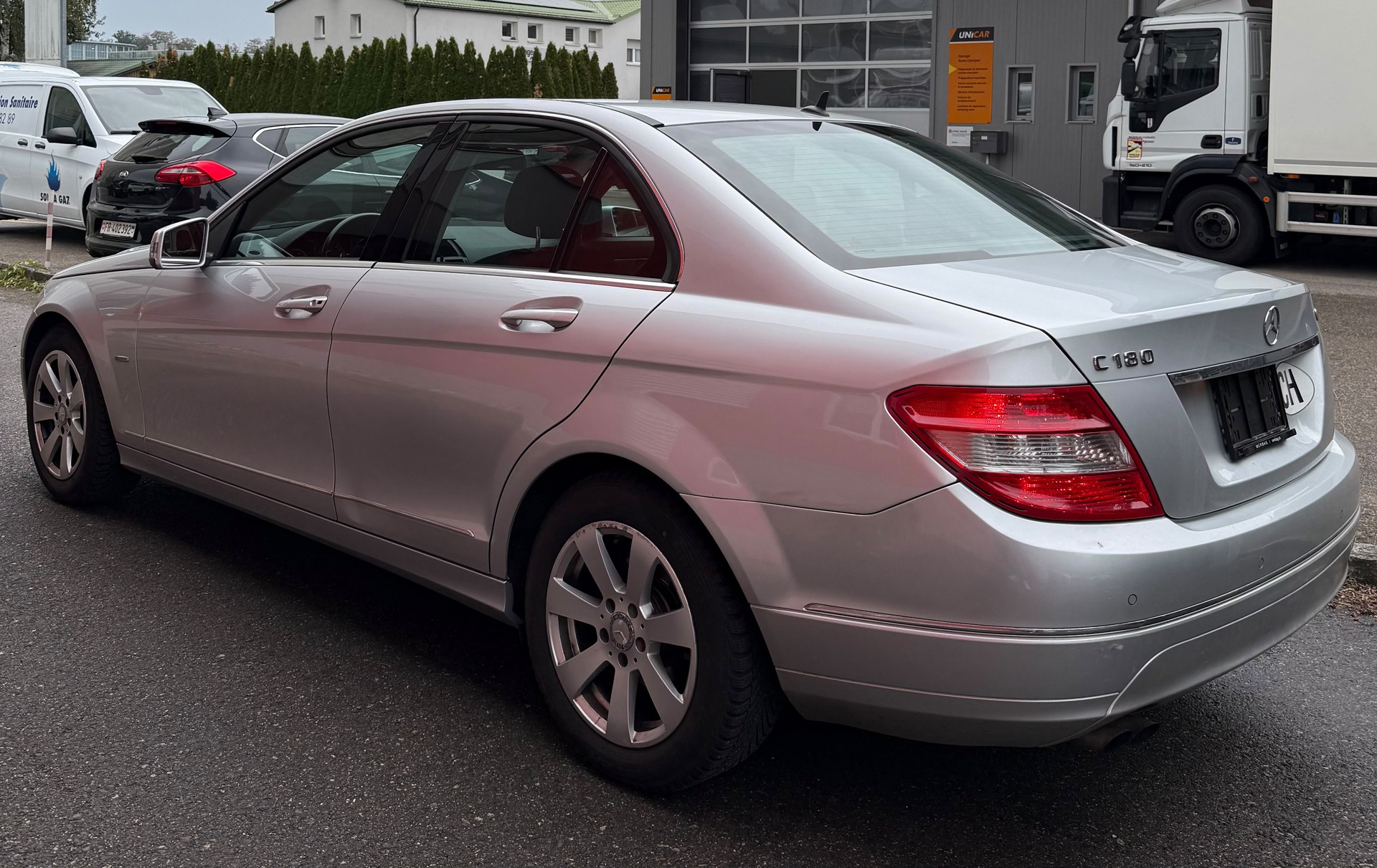 MERCEDES-BENZ C 180 CGI BlueEfficiency Automatic-image-2