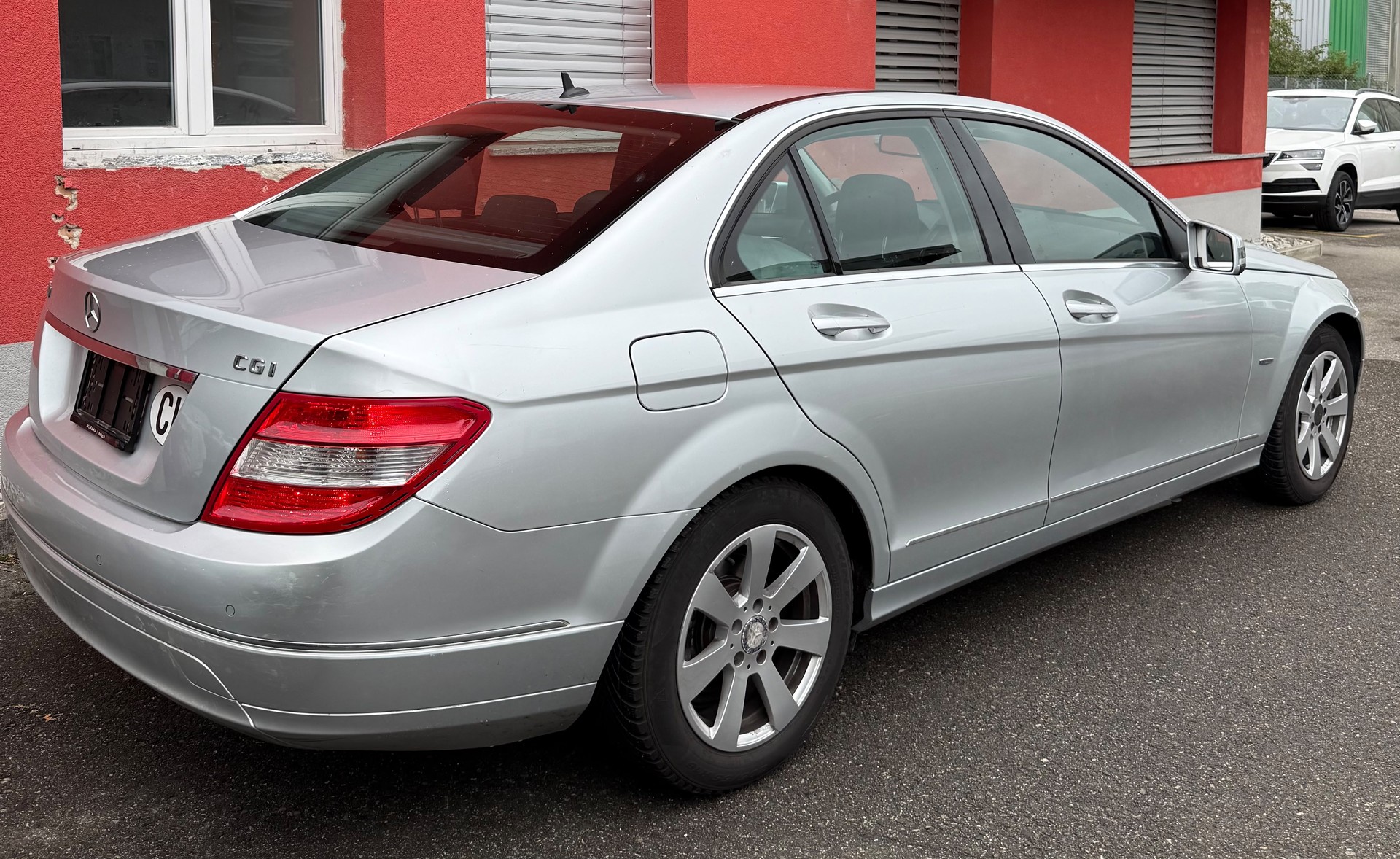 MERCEDES-BENZ C 180 CGI BlueEfficiency Automatic-image-4