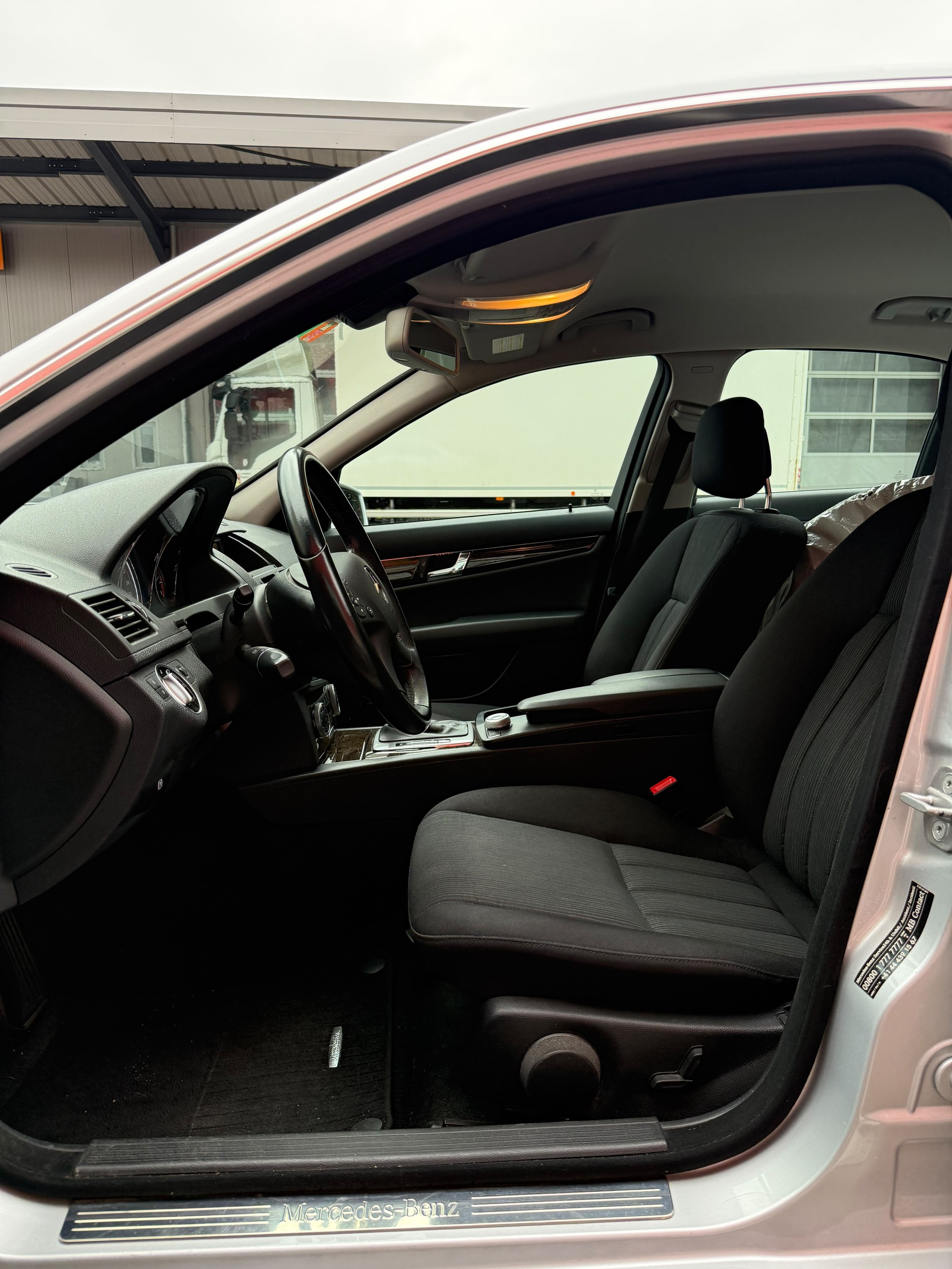 MERCEDES-BENZ C 180 CGI BlueEfficiency Automatic-image-5